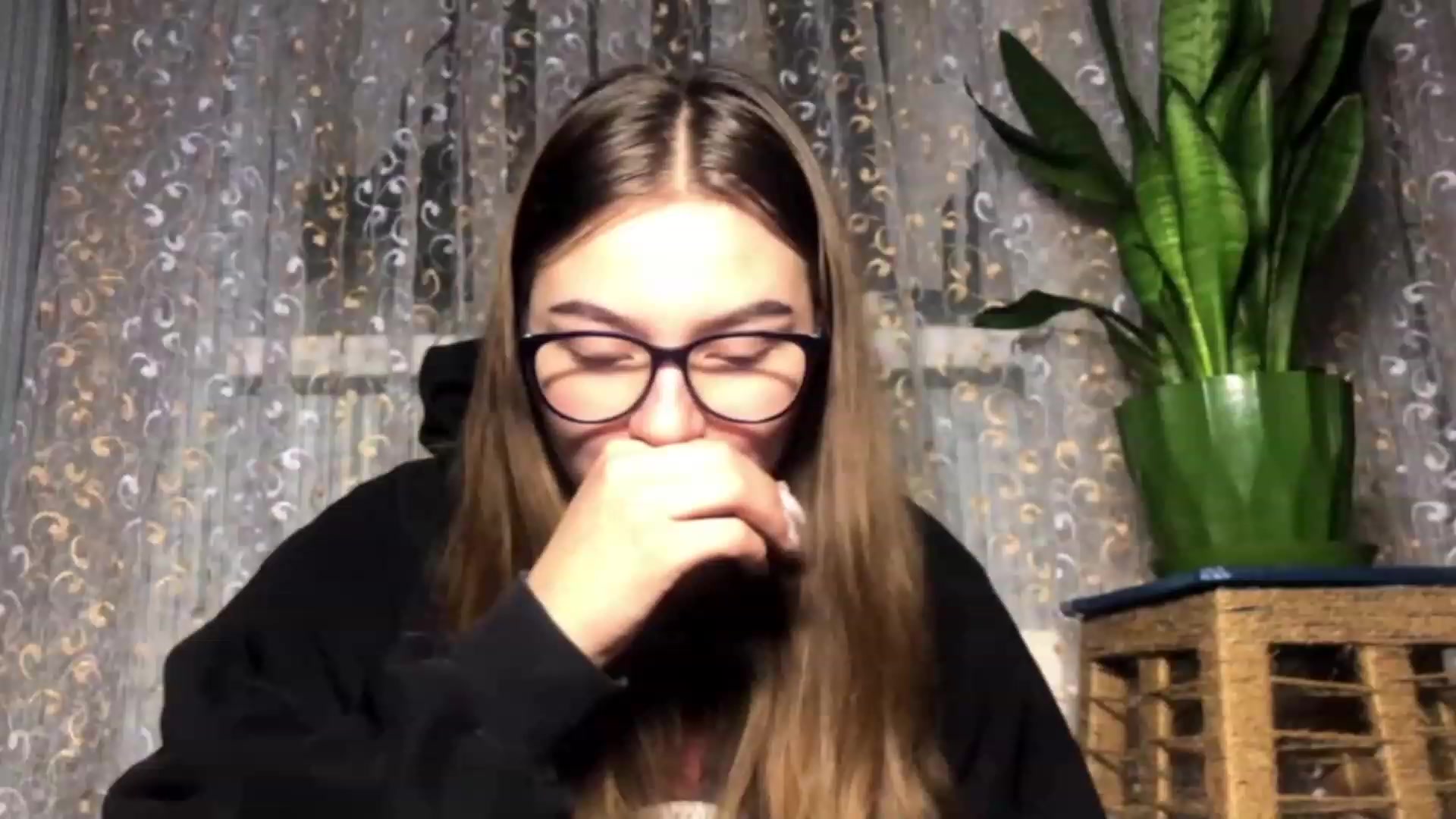 Gallery image thumbnail from Oliveevee_'s myfreecams stream on, 12/04/2022, 15:38 image 11 of 20