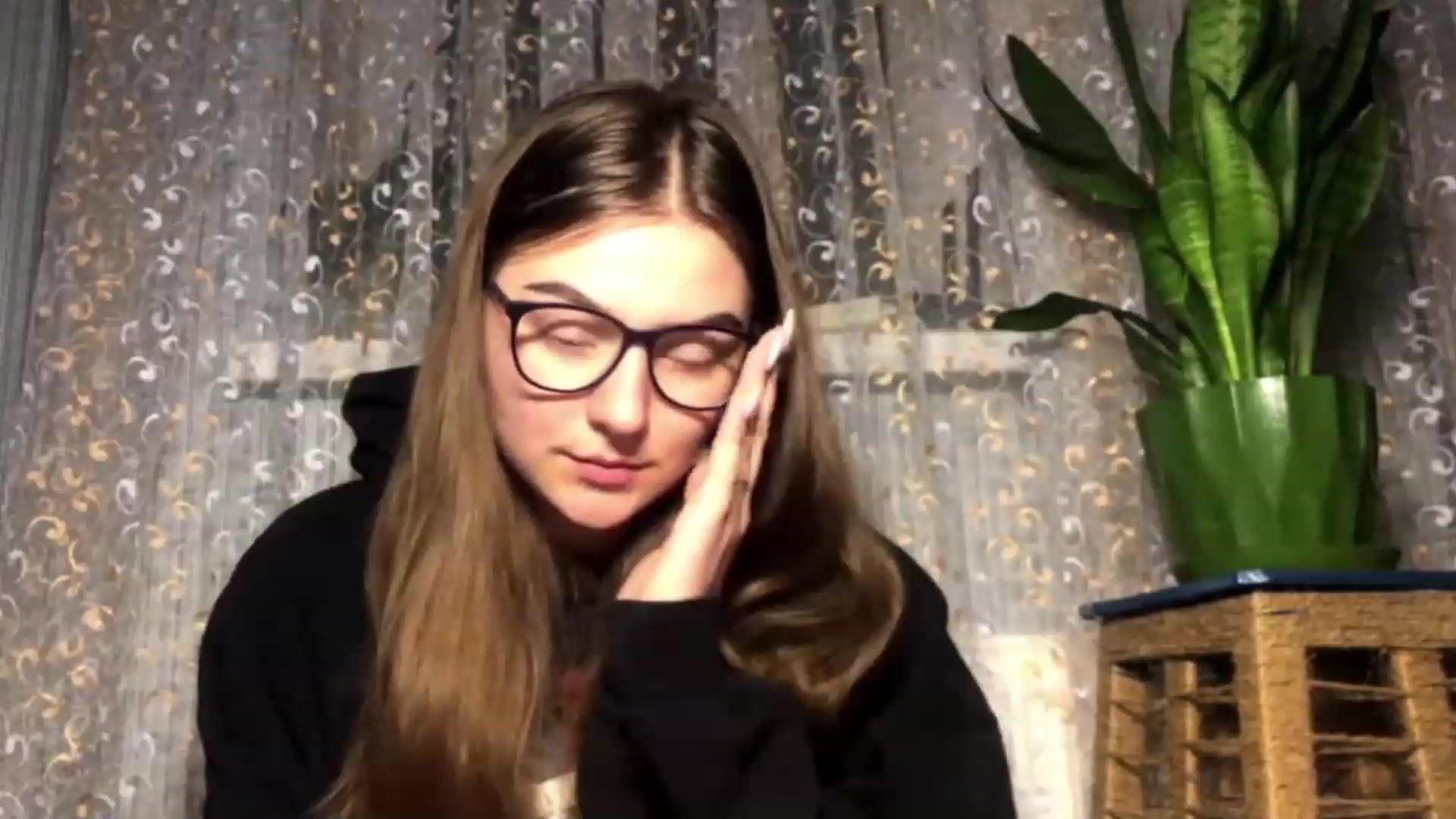 Gallery image thumbnail from Oliveevee_'s myfreecams stream on, 12/04/2022, 16:12 image 6 of 20