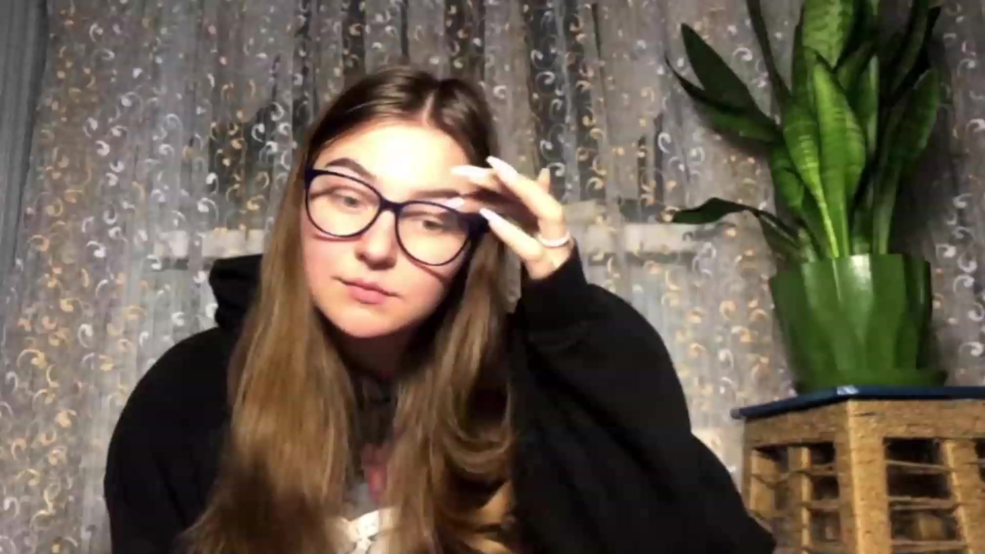 Gallery image thumbnail from Oliveevee_'s myfreecams stream on, 12/04/2022, 16:12 image 4 of 20