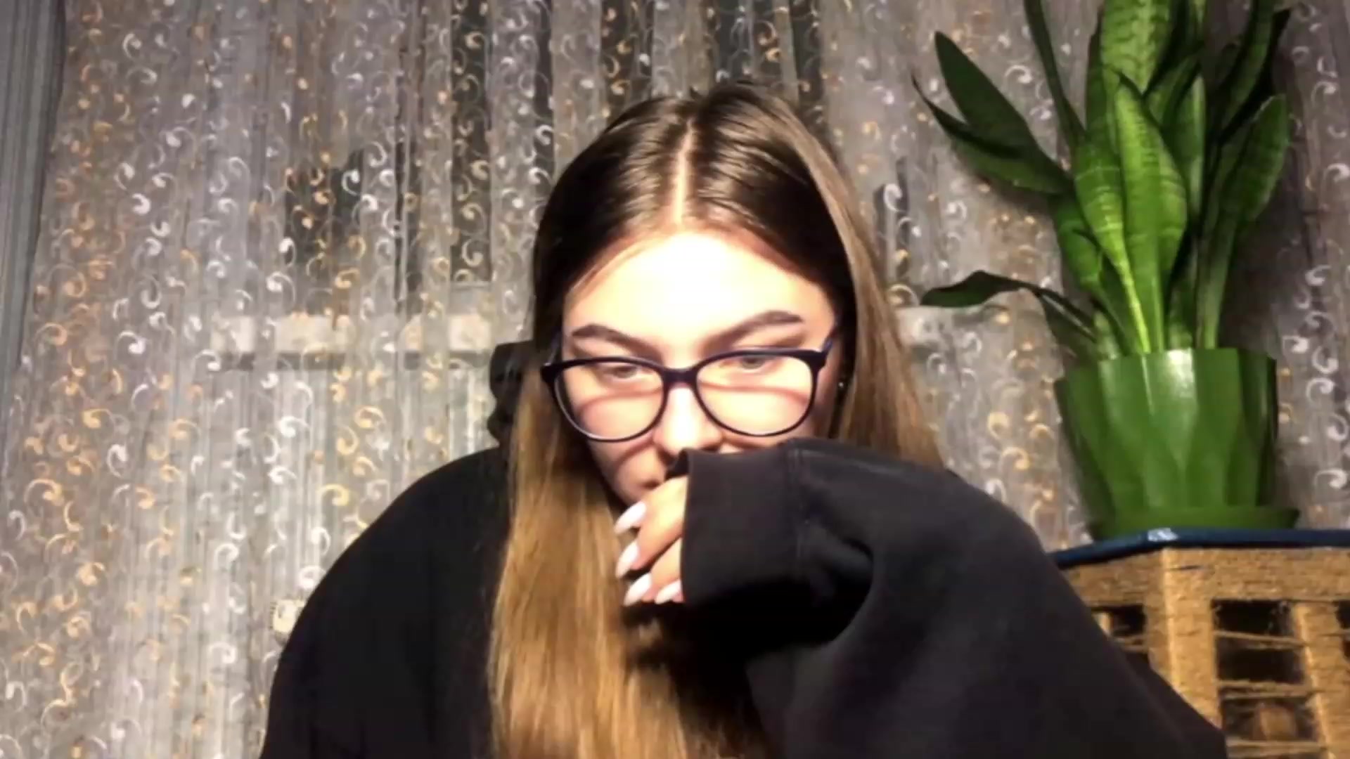Gallery image thumbnail from Oliveevee_'s myfreecams stream on, 12/04/2022, 17:01 image 19 of 20