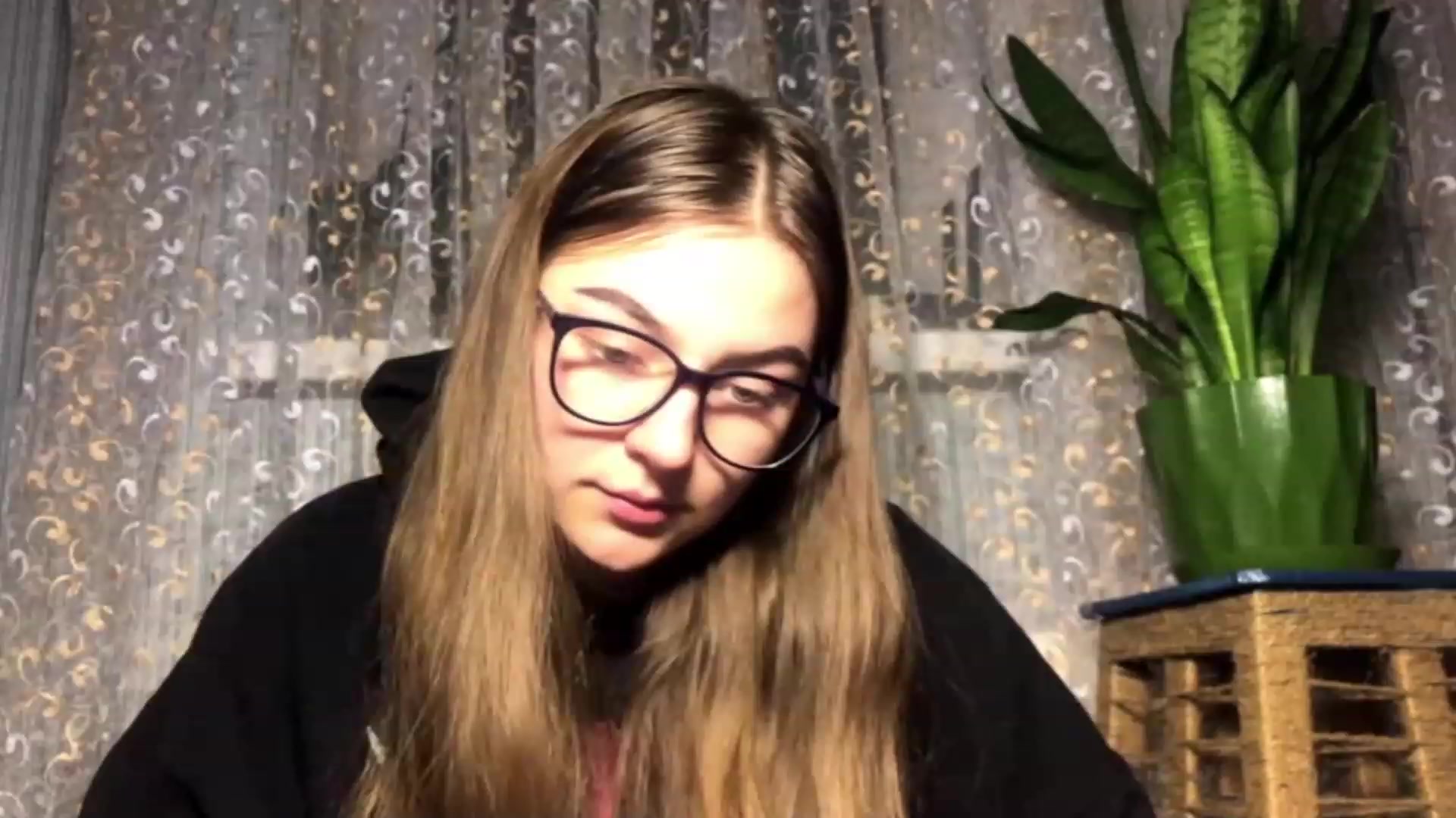 Gallery image thumbnail from Oliveevee_'s myfreecams stream on, 12/04/2022, 17:01 image 2 of 20