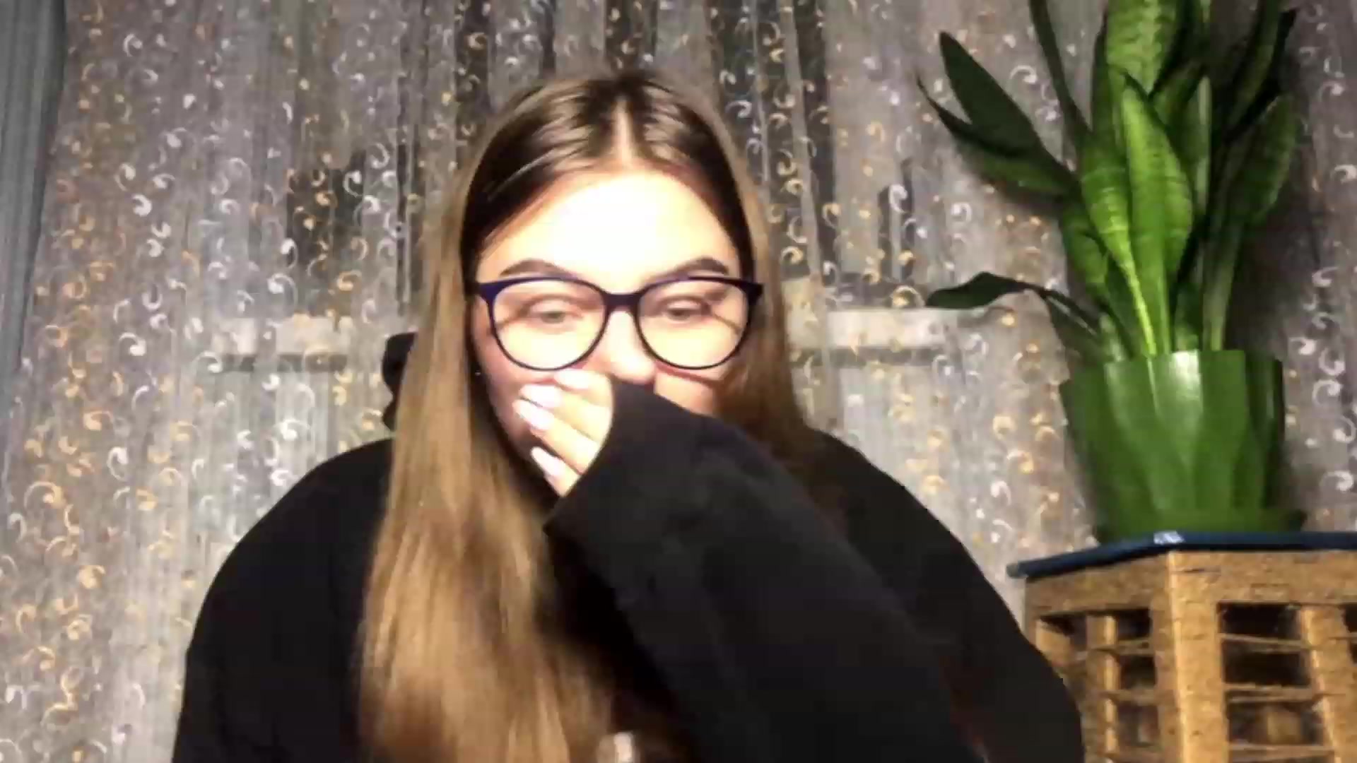 Gallery image thumbnail from Oliveevee_'s myfreecams stream on, 12/04/2022, 17:01 image 17 of 20
