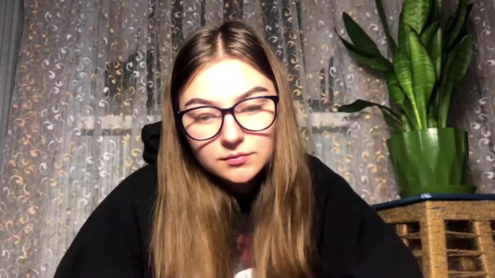 Gallery image thumbnail from Oliveevee_'s myfreecams stream on, 12/04/2022, 17:01 image 13 of 20
