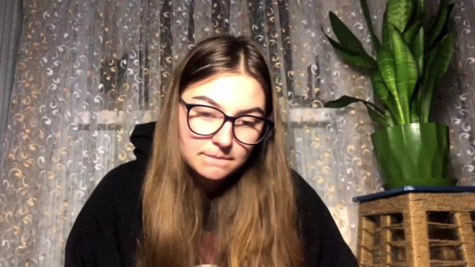 Gallery image thumbnail from Oliveevee_'s myfreecams stream on, 12/04/2022, 17:01 image 18 of 20