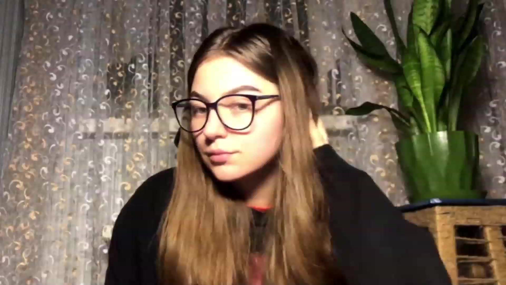 Gallery image thumbnail from Oliveevee_'s myfreecams stream on, 12/04/2022, 17:01 image 16 of 20
