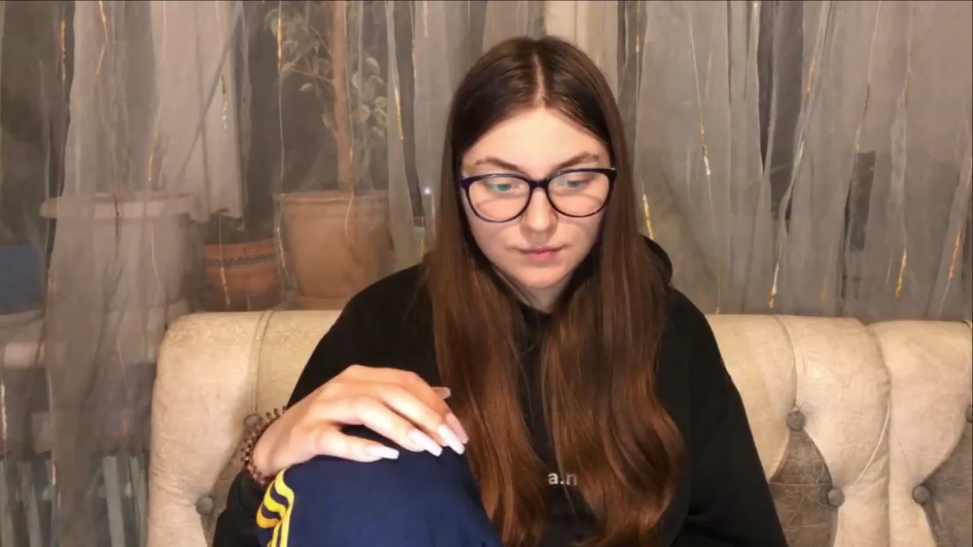 Gallery image thumbnail from Oliveevee_'s myfreecams stream on, 01/18/2023, 24:19 image 9 of 20