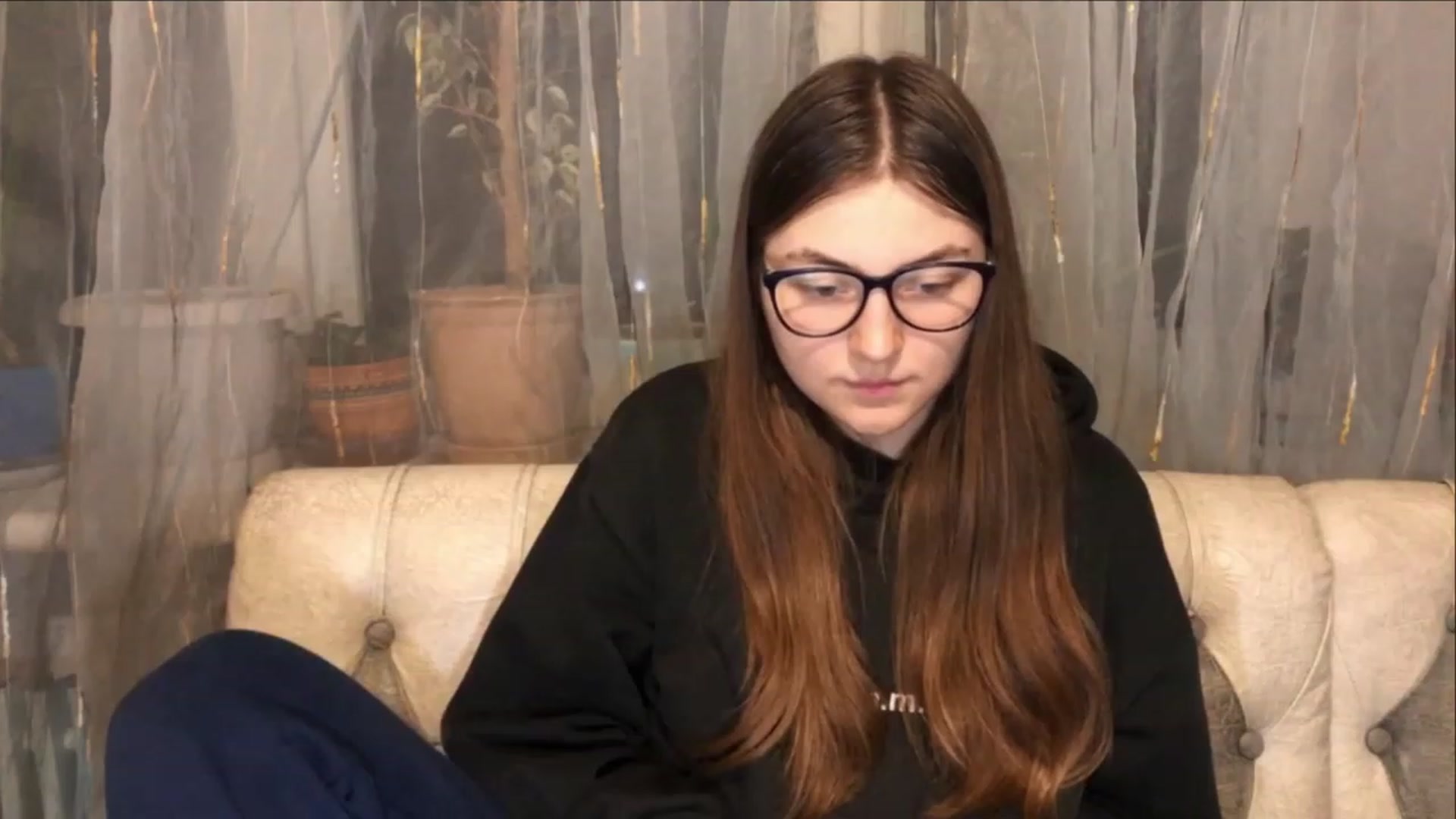 Gallery image thumbnail from Oliveevee_'s myfreecams stream on, 01/18/2023, 24:19 image 6 of 20