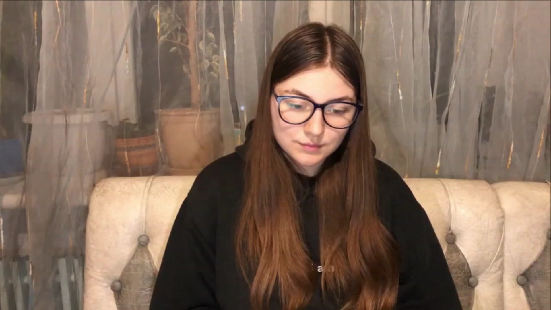 Gallery image thumbnail from Oliveevee_'s myfreecams stream on, 01/18/2023, 24:19 image 11 of 20