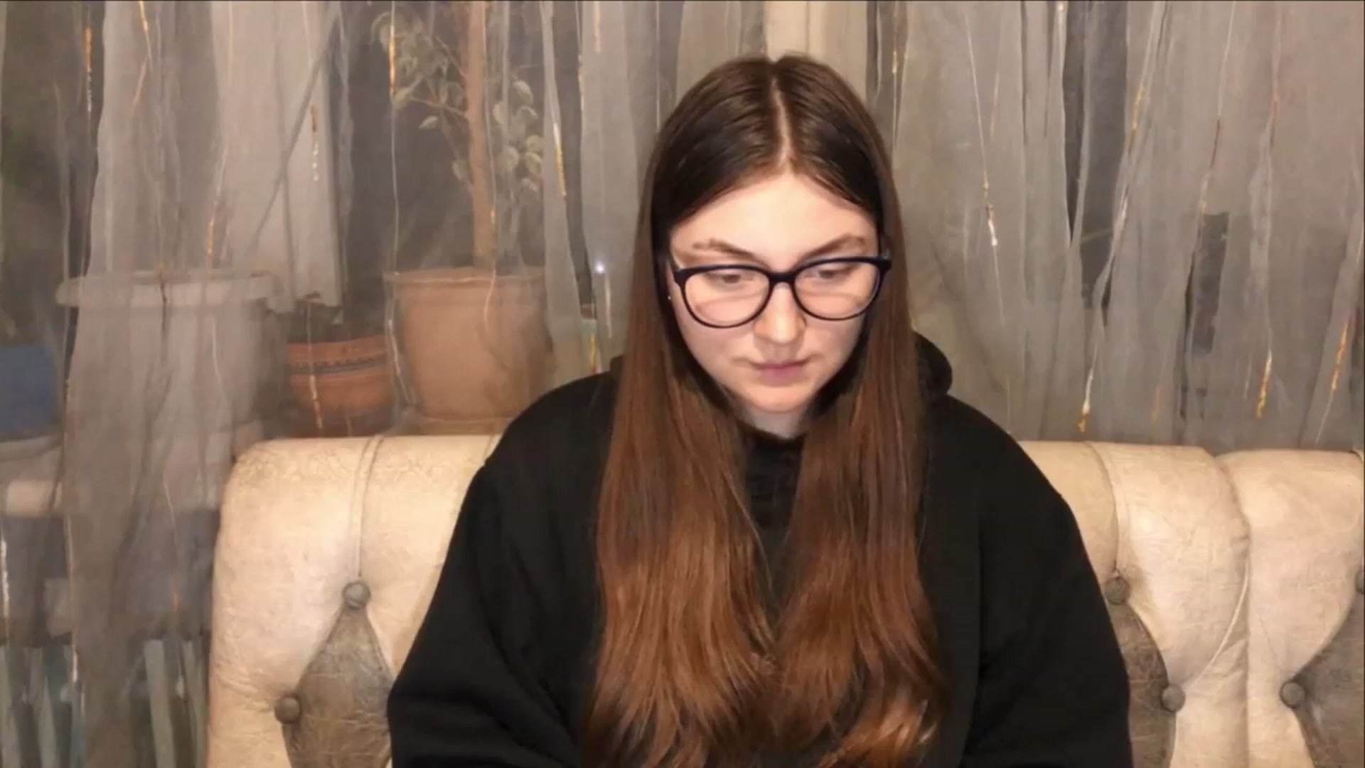 Gallery image thumbnail from Oliveevee_'s myfreecams stream on, 01/18/2023, 24:19 image 1 of 20