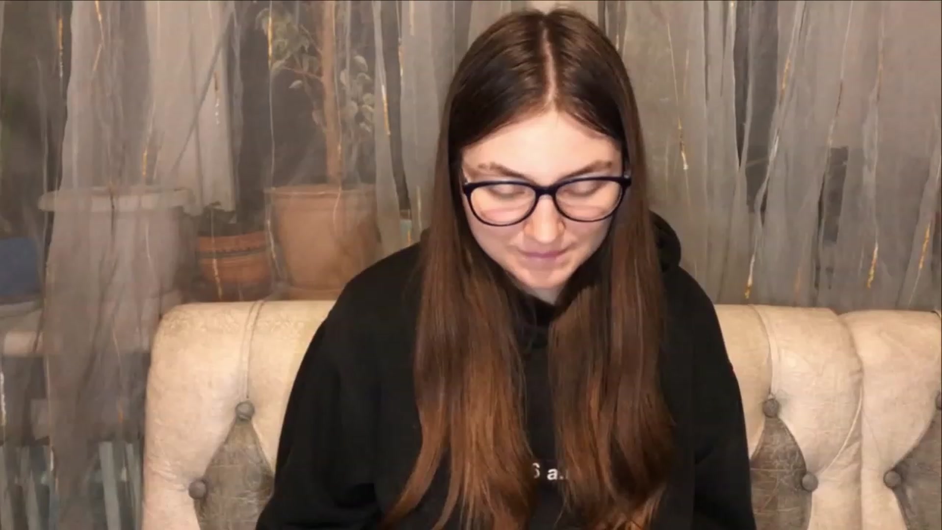 Gallery image thumbnail from Oliveevee_'s myfreecams stream on, 01/18/2023, 24:19 image 14 of 20