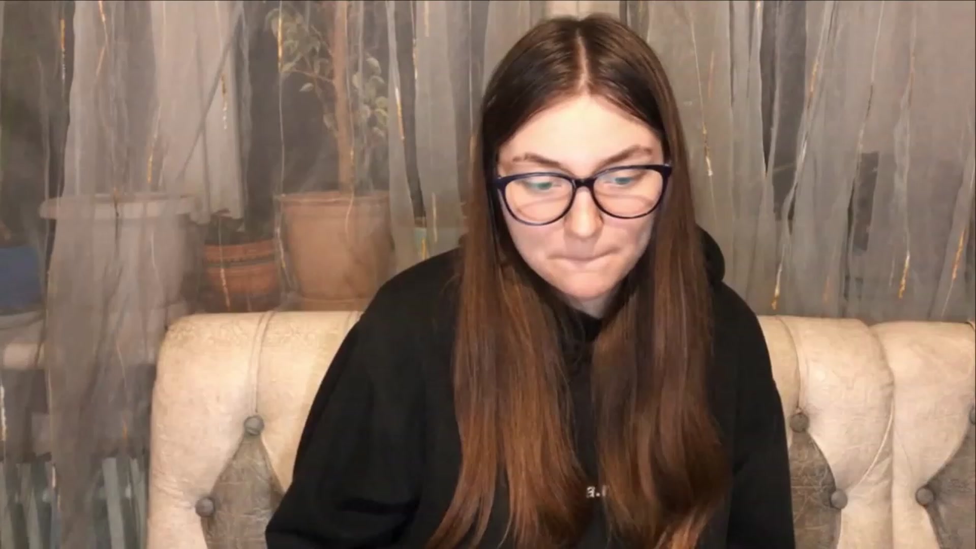 Gallery image thumbnail from Oliveevee_'s myfreecams stream on, 01/18/2023, 24:19 image 15 of 20