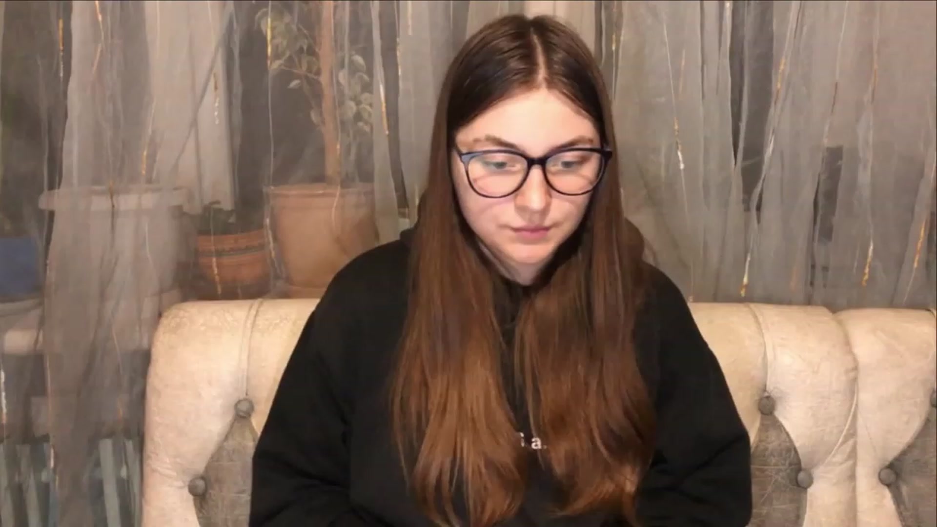 Gallery image thumbnail from Oliveevee_'s myfreecams stream on, 01/18/2023, 24:19 image 10 of 20