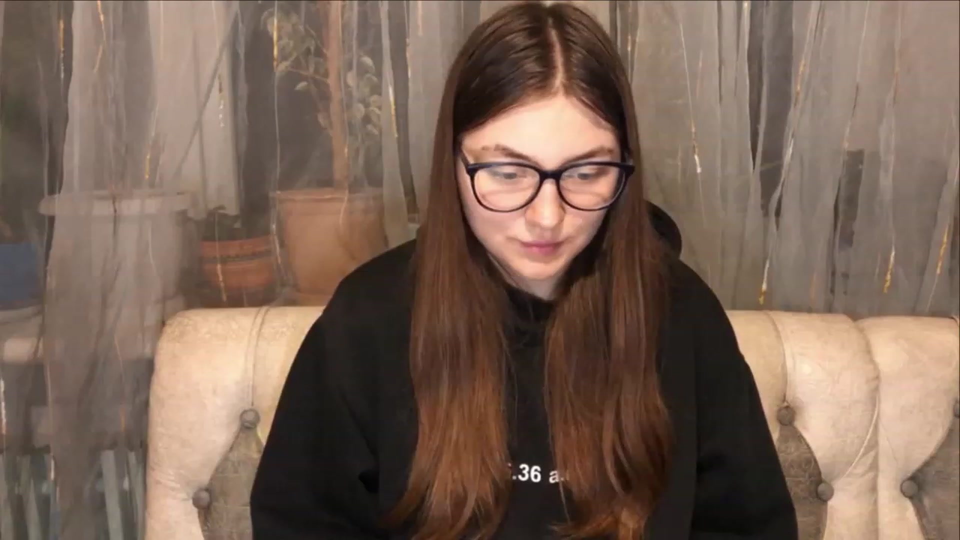 Gallery image thumbnail from Oliveevee_'s myfreecams stream on, 01/18/2023, 24:19 image 8 of 20