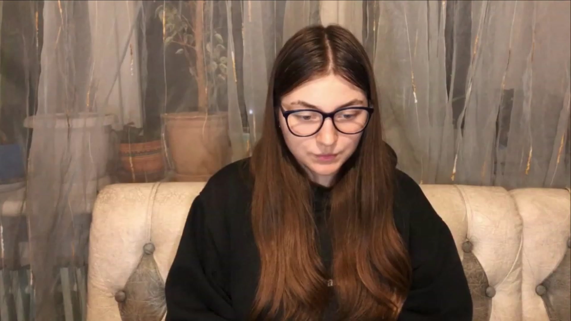 Gallery image thumbnail from Oliveevee_'s myfreecams stream on, 01/18/2023, 24:19 image 3 of 20
