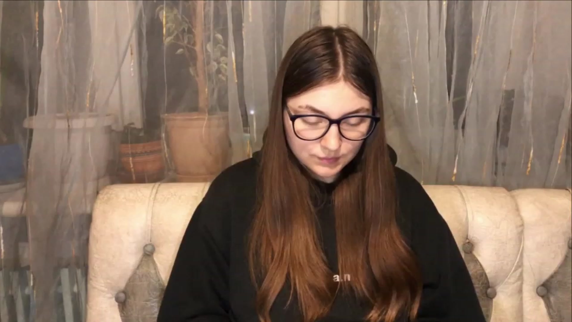 Gallery image thumbnail from Oliveevee_'s myfreecams stream on, 01/18/2023, 24:19 image 12 of 20