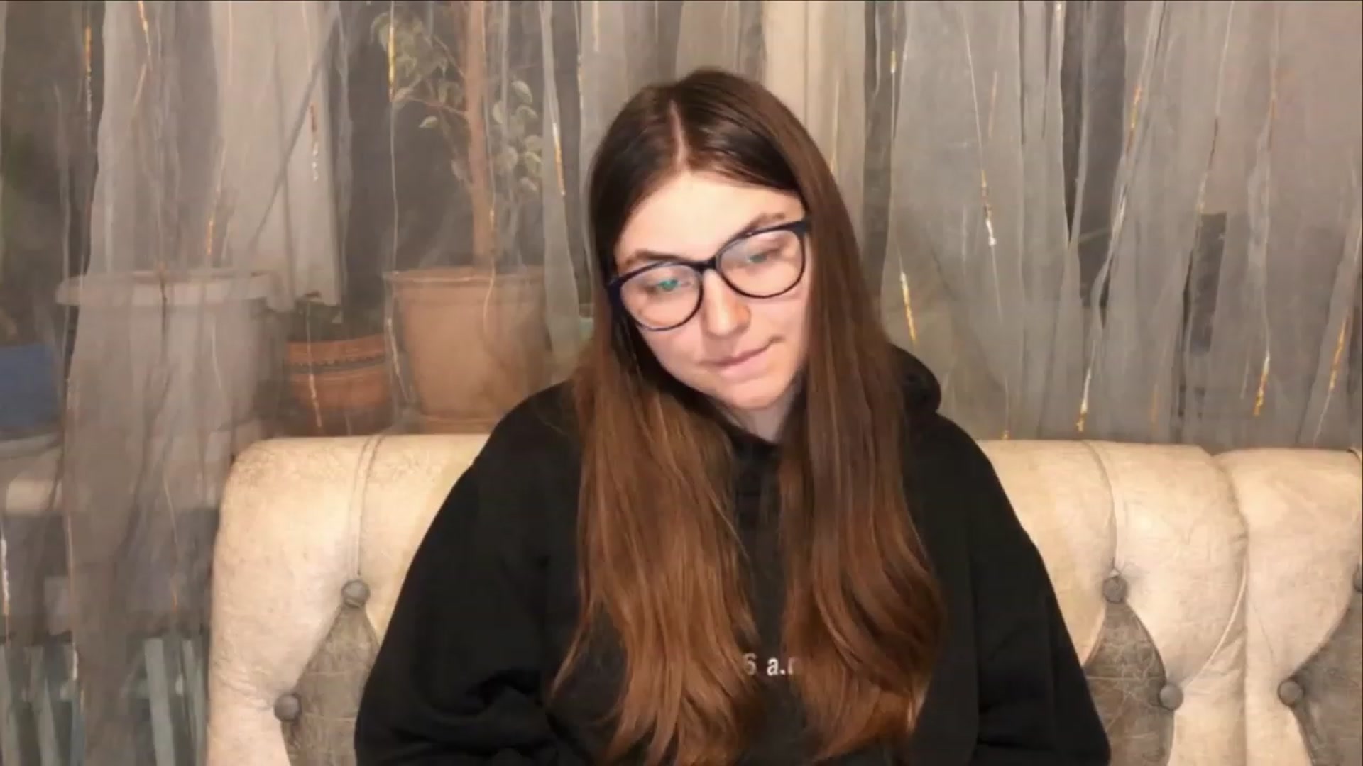 Gallery image thumbnail from Oliveevee_'s myfreecams stream on, 01/18/2023, 24:19 image 4 of 20