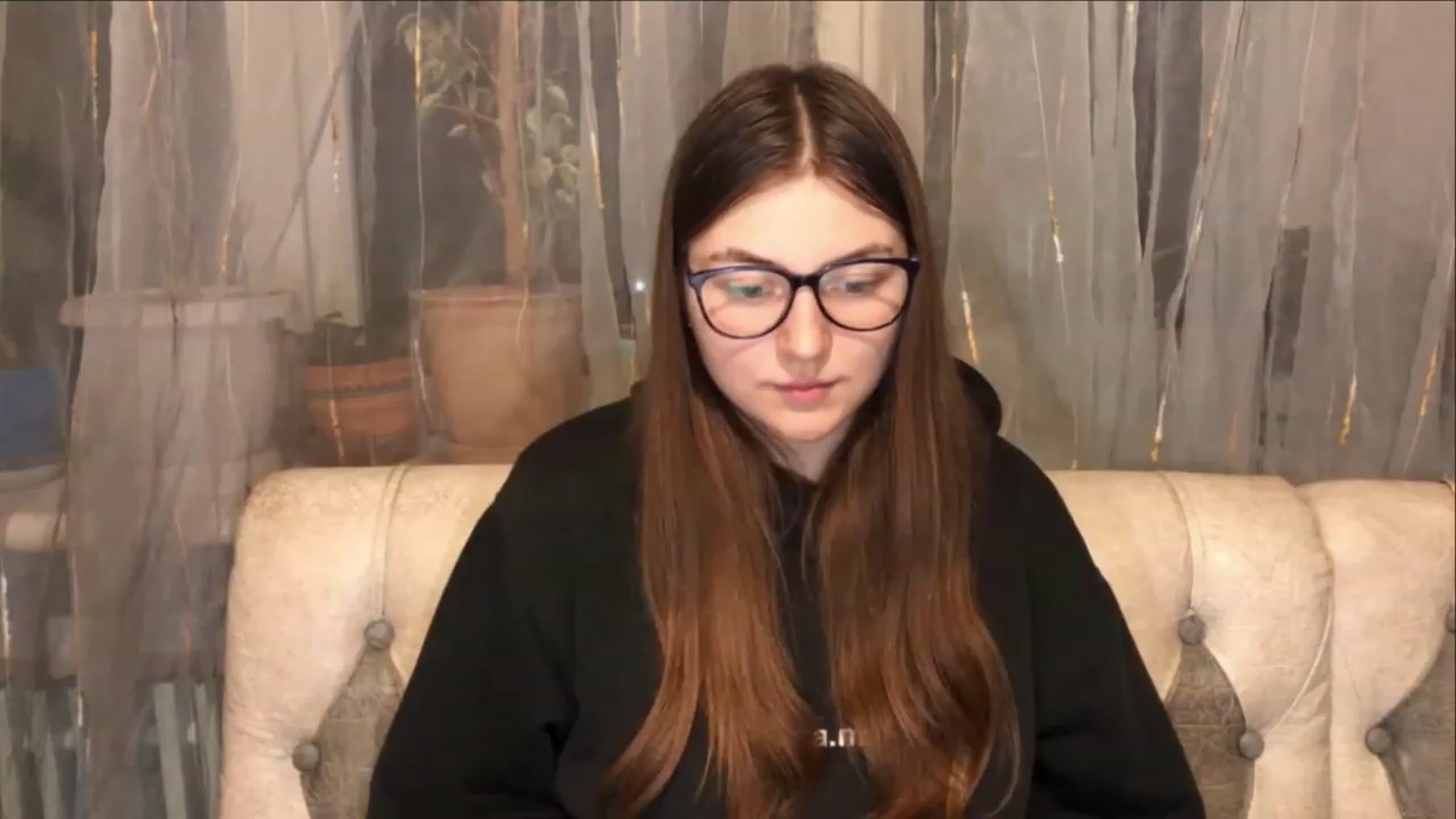 Gallery image thumbnail from Oliveevee_'s myfreecams stream on, 01/18/2023, 24:19 image 7 of 20