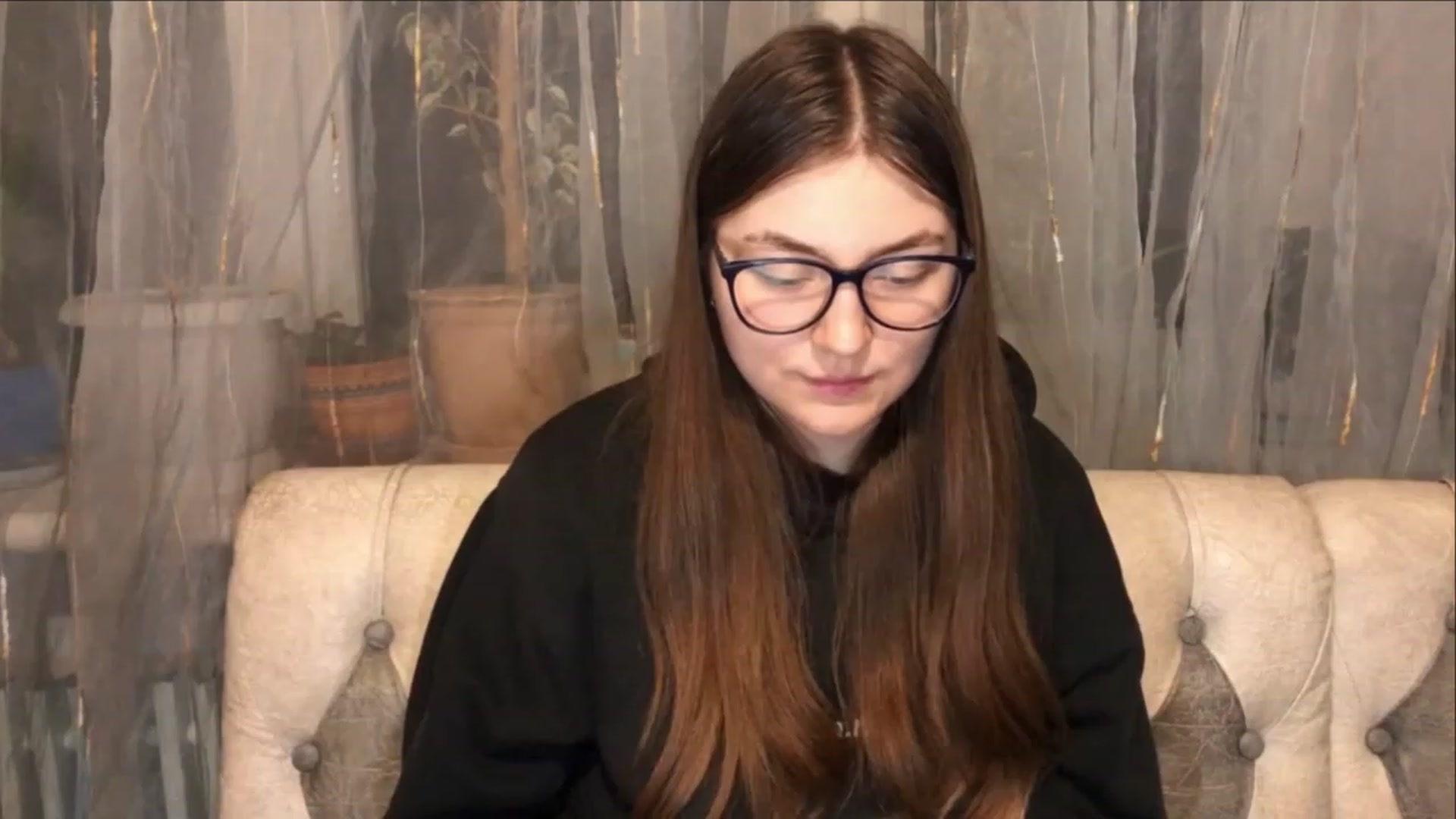 Gallery image thumbnail from Oliveevee_'s myfreecams stream on, 01/18/2023, 24:19 image 17 of 20