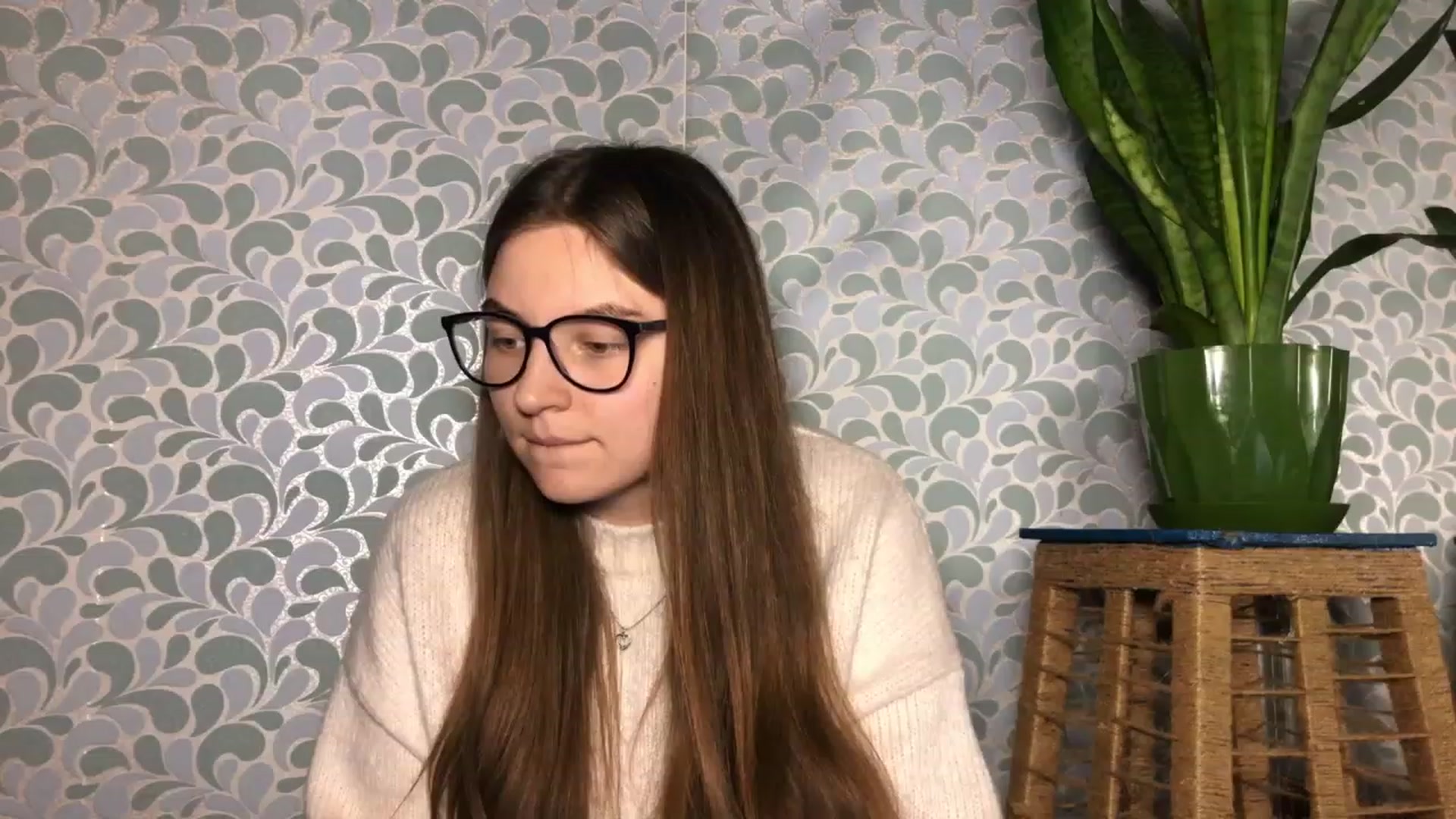 Gallery image thumbnail from Oliveevee_'s myfreecams stream on, 03/21/2023, 21:21 image 14 of 20