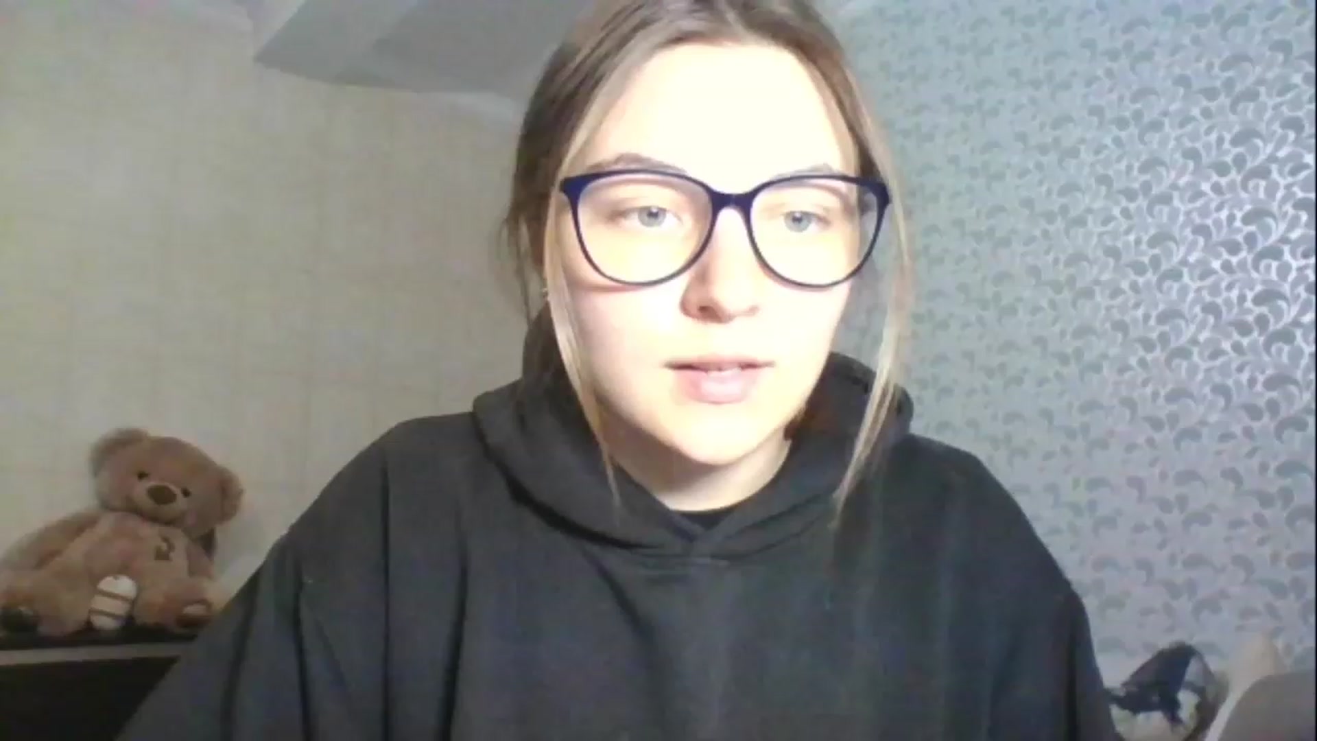 Gallery image thumbnail from Oliveevee_'s myfreecams stream on, 05/01/2023, 18:48 image 18 of 20