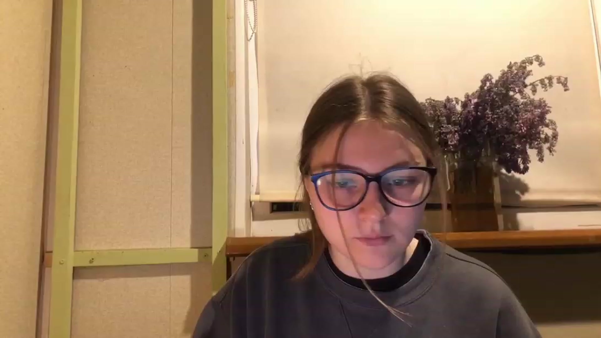 Gallery image thumbnail from Oliveevee_'s myfreecams stream on, 05/13/2023, 21:05 image 4 of 20