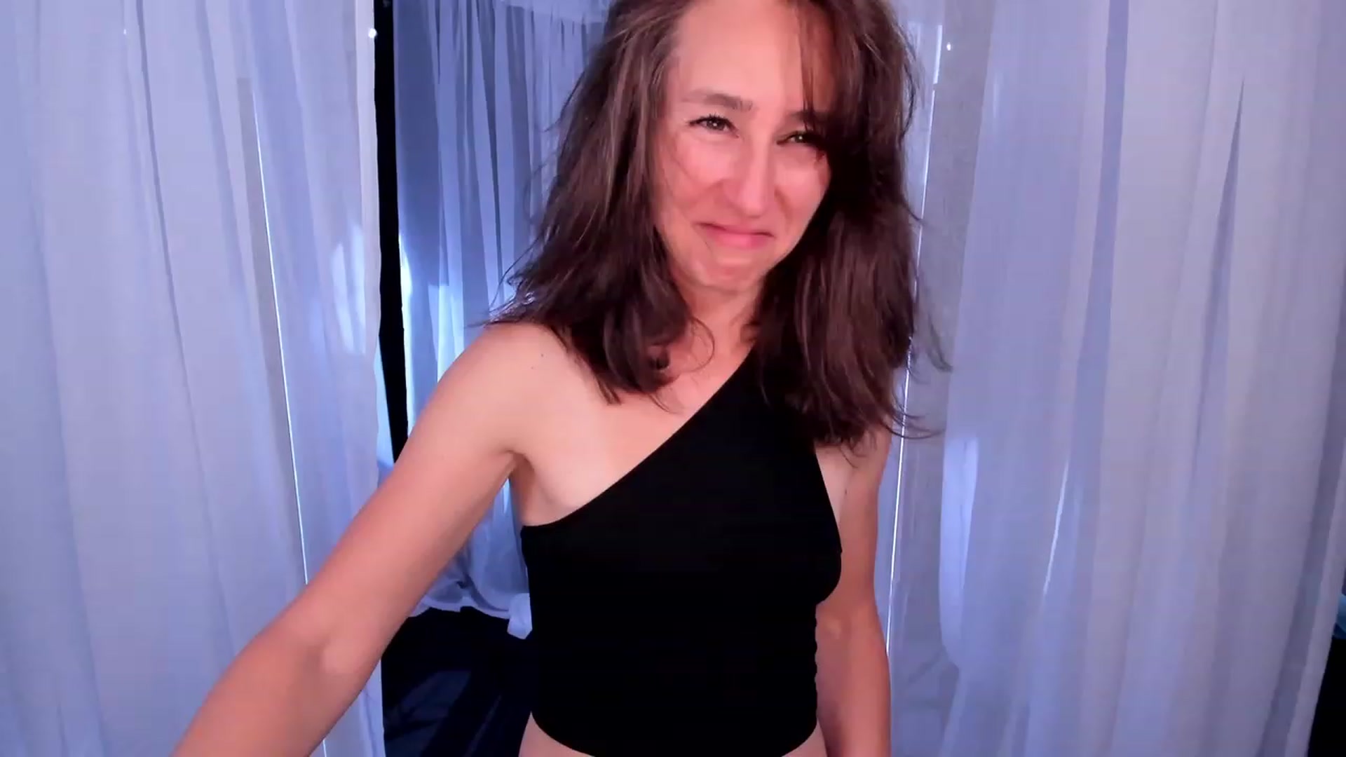 Gallery image thumbnail from Olivia's myfreecams stream on, 01/10/2024, 07:37 image 11 of 20