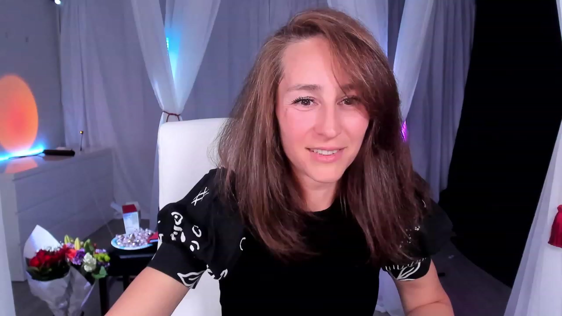 Gallery image thumbnail from Olivia's myfreecams stream on, 02/15/2024, 05:15 image 17 of 20