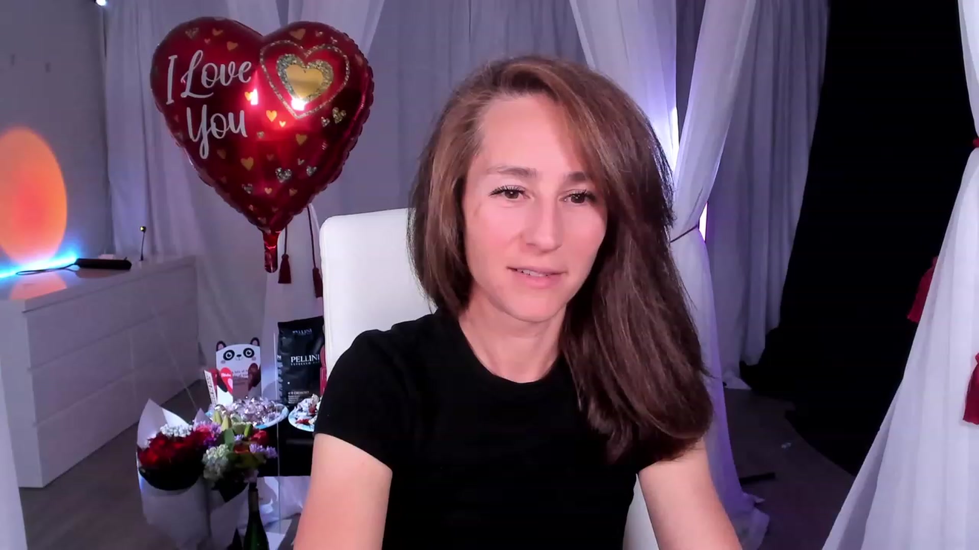 Gallery image thumbnail from Olivia's myfreecams stream on, 02/15/2024, 05:15 image 2 of 20