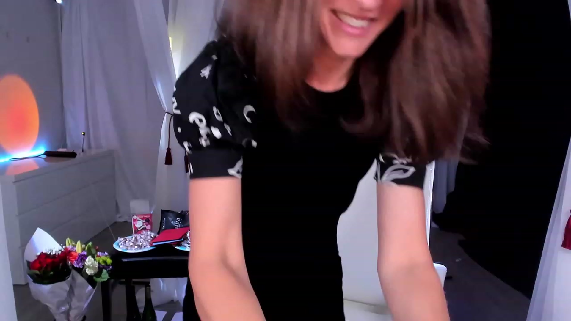 Gallery image thumbnail from Olivia's myfreecams stream on, 02/15/2024, 05:15 image 12 of 20