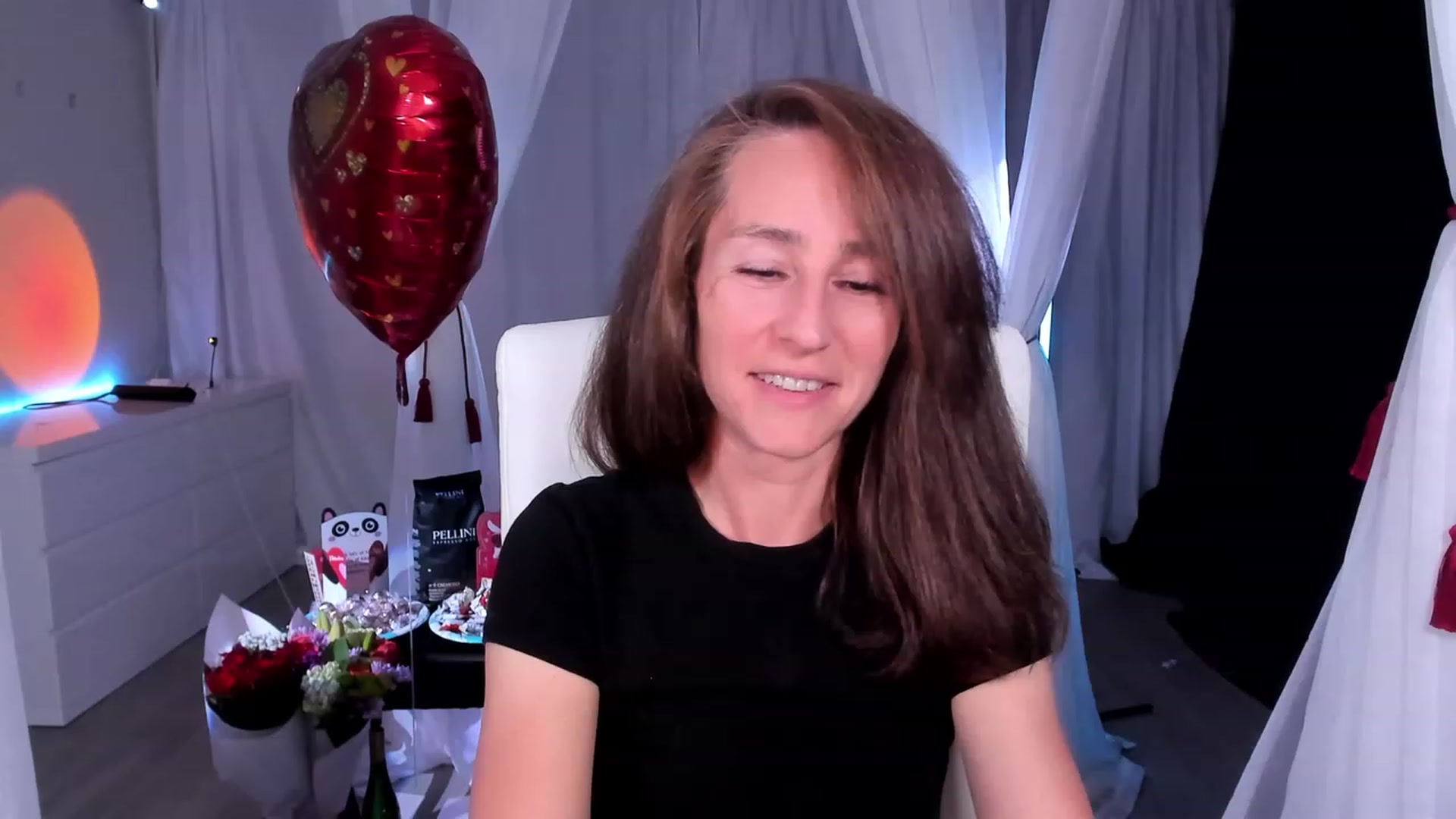 Gallery image thumbnail from Olivia's myfreecams stream on, 02/15/2024, 05:15 image 1 of 20
