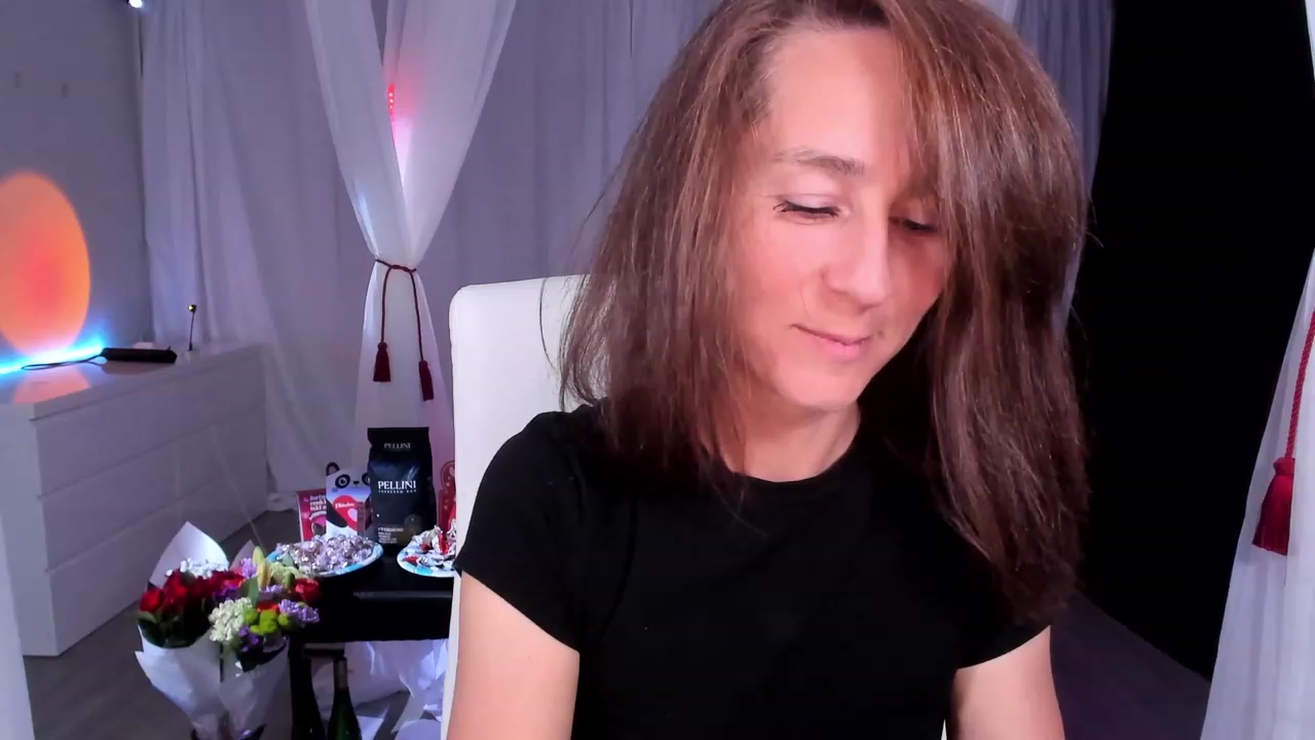 Gallery image thumbnail from Olivia's myfreecams stream on, 02/15/2024, 05:15 image 3 of 20
