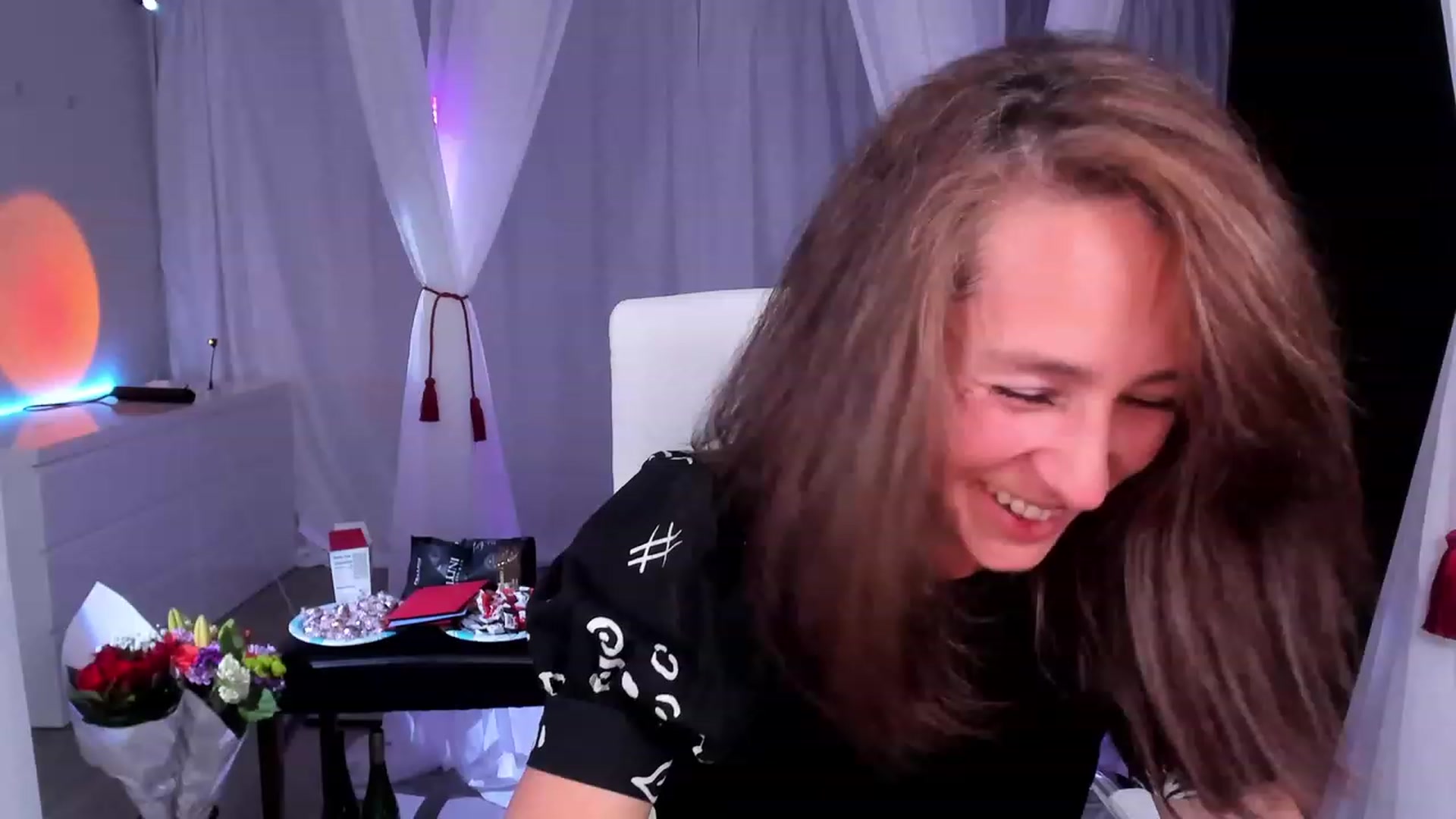 Gallery image thumbnail from Olivia's myfreecams stream on, 02/15/2024, 05:15 image 18 of 20