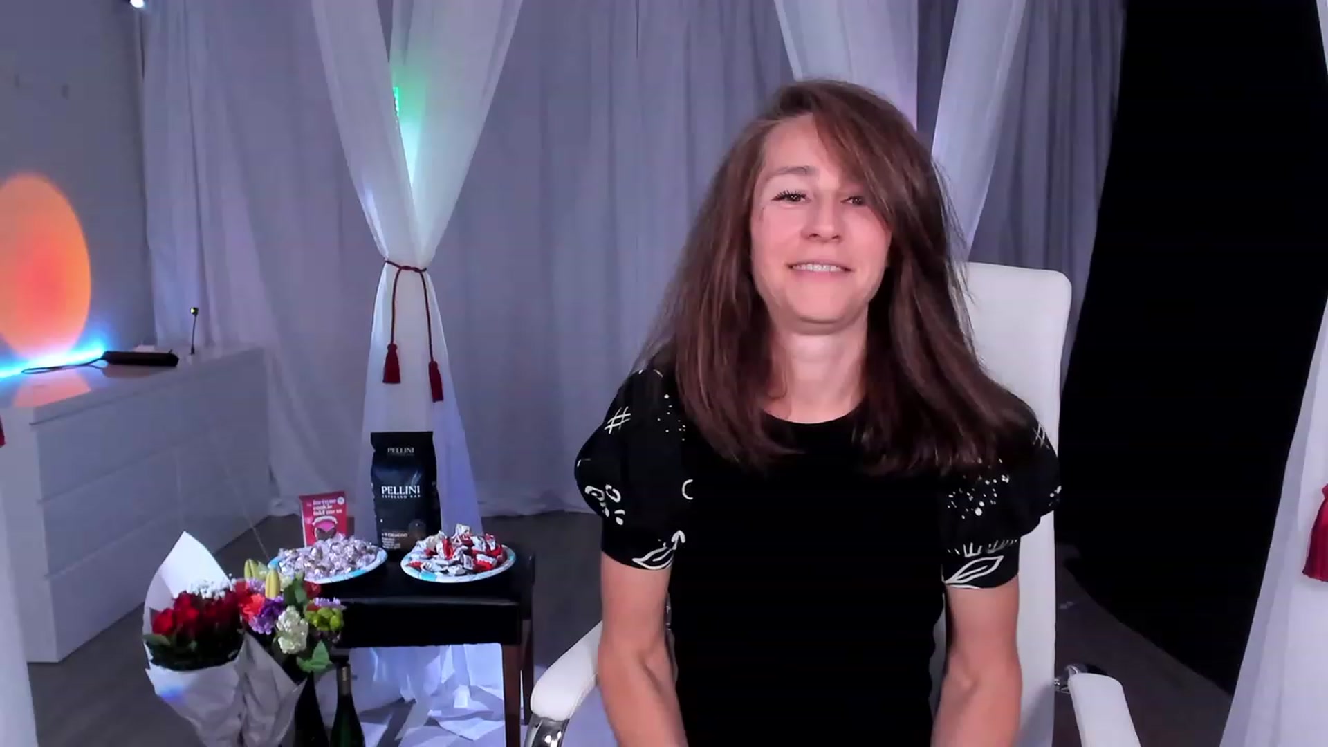 Gallery image thumbnail from Olivia's myfreecams stream on, 02/15/2024, 05:15 image 8 of 20