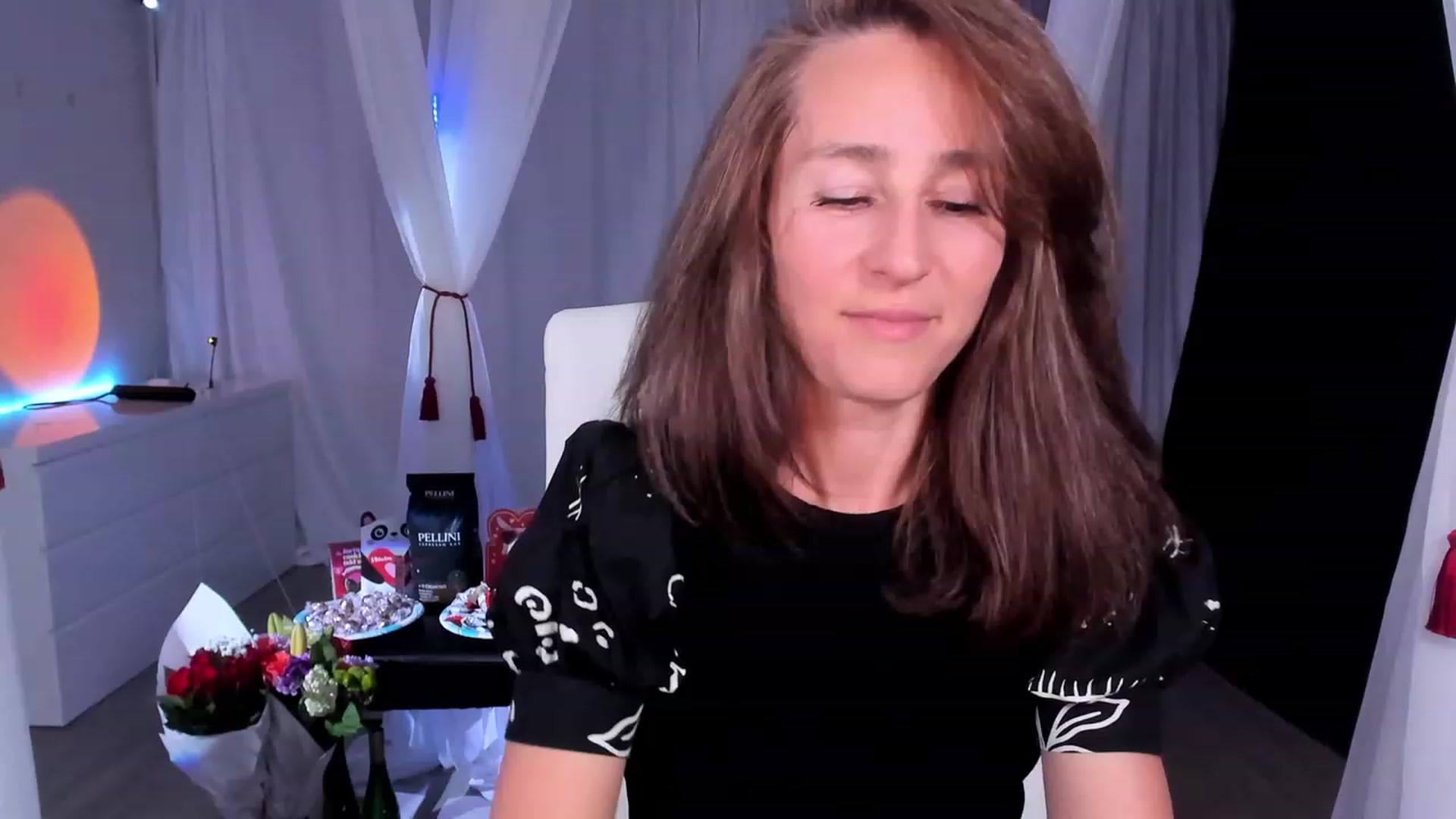 Gallery image thumbnail from Olivia's myfreecams stream on, 02/15/2024, 05:15 image 7 of 20