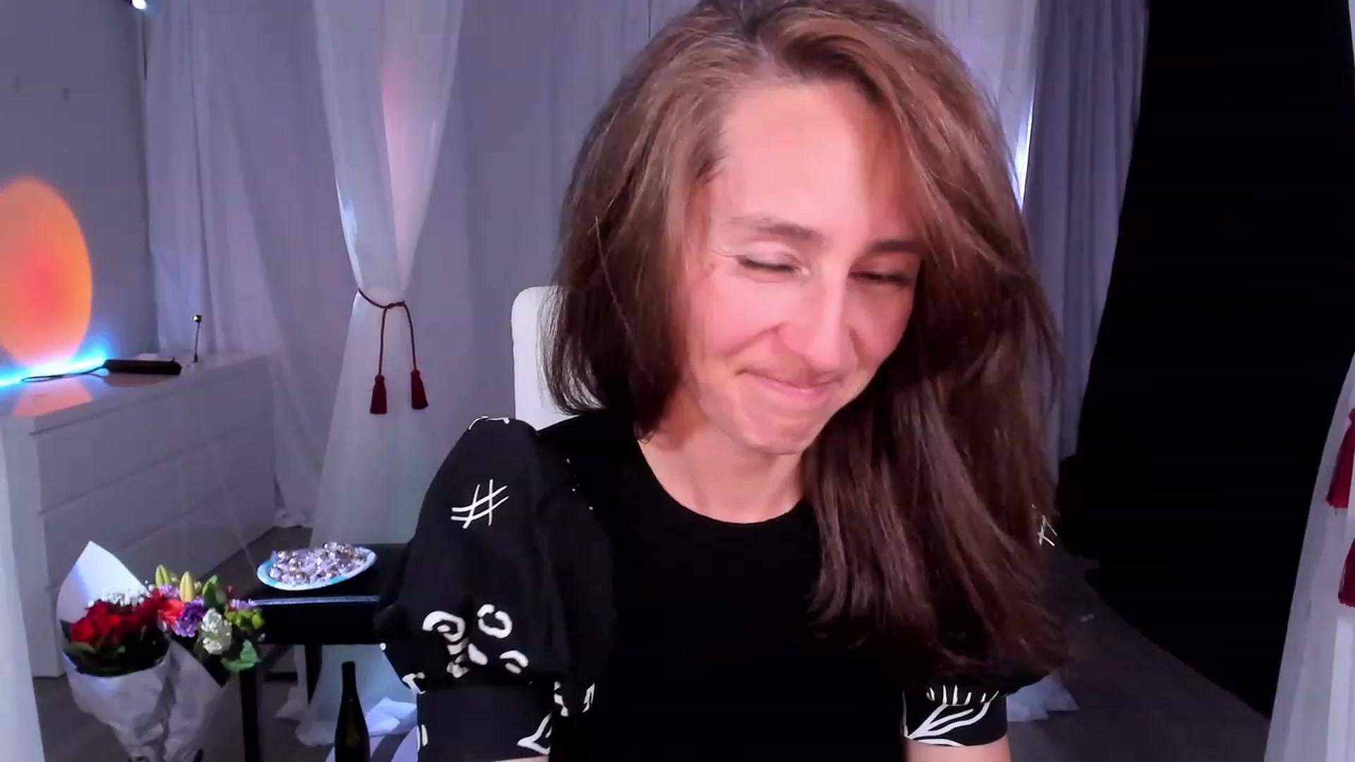 Gallery image thumbnail from Olivia's myfreecams stream on, 02/15/2024, 07:27 image 15 of 20
