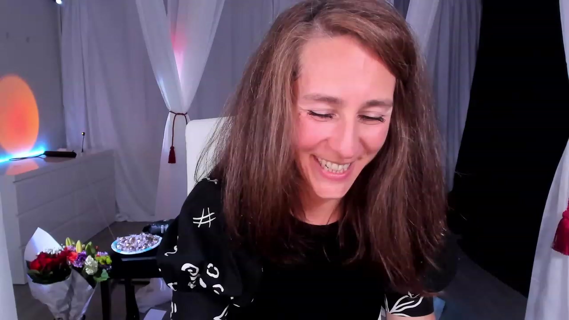 Gallery image thumbnail from Olivia's myfreecams stream on, 02/15/2024, 07:27 image 6 of 20