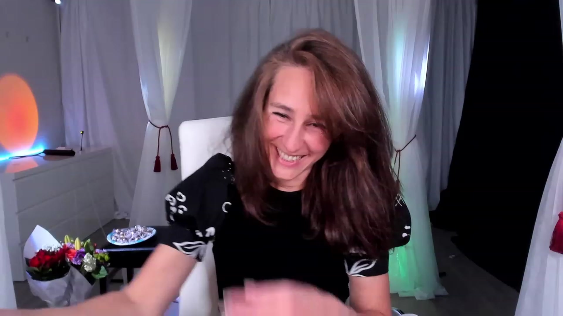 Gallery image thumbnail from Olivia's myfreecams stream on, 02/15/2024, 07:27 image 17 of 20