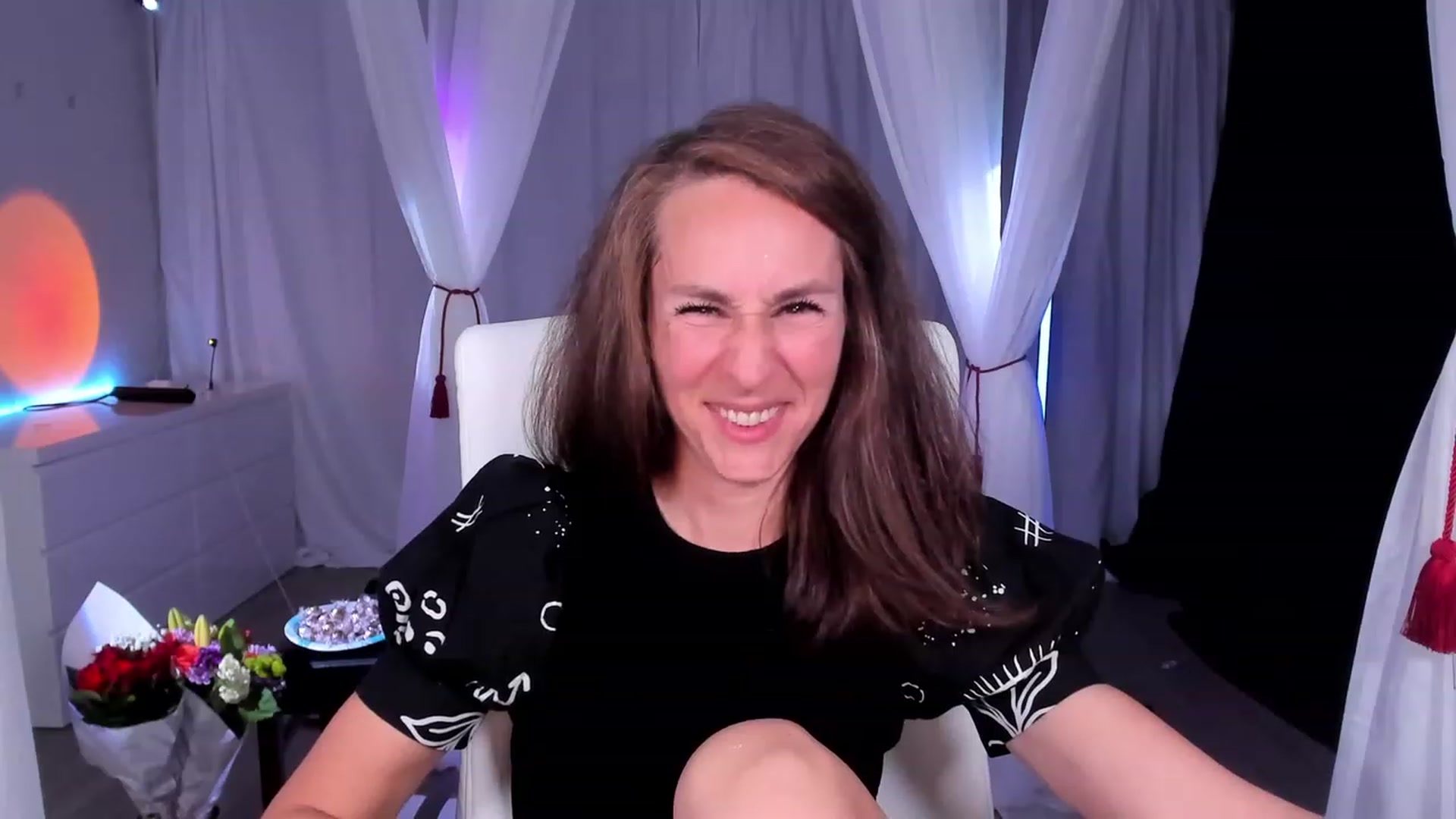 Gallery image thumbnail from Olivia's myfreecams stream on, 02/15/2024, 07:27 image 4 of 20