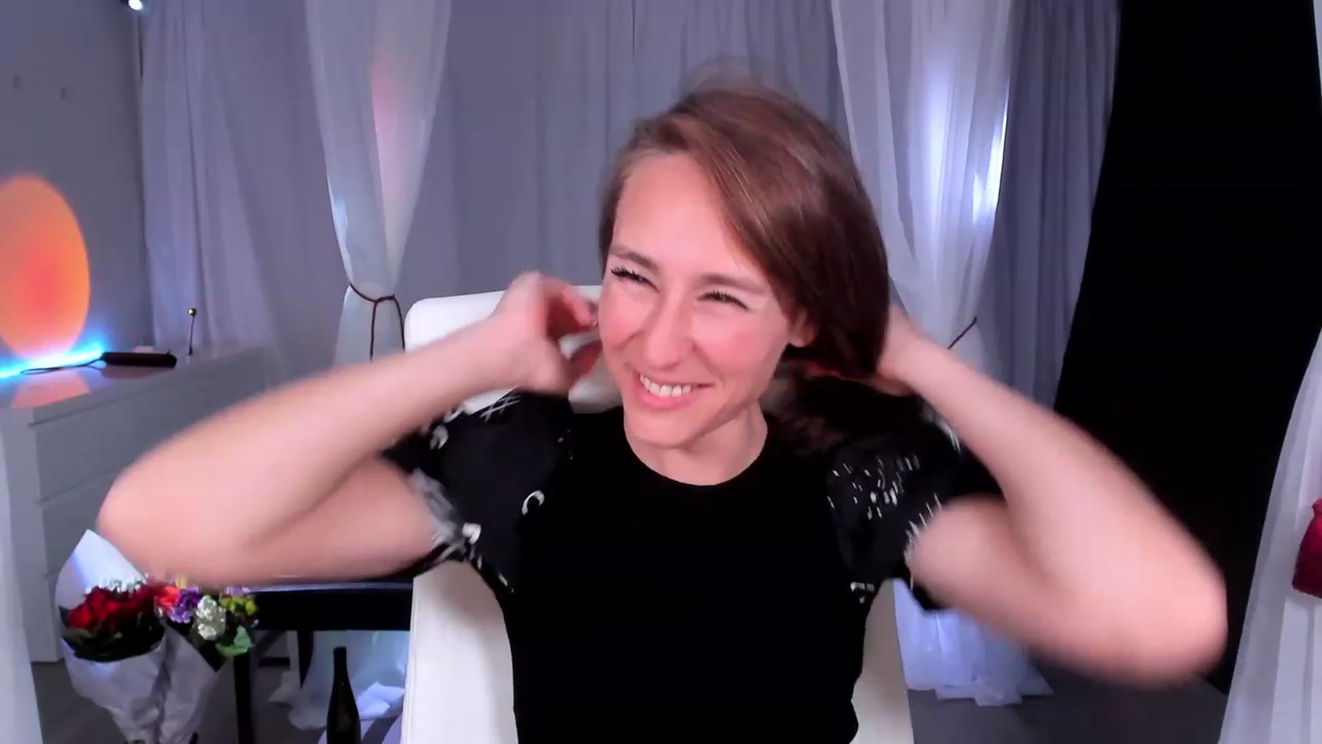 Gallery image thumbnail from Olivia's myfreecams stream on, 02/15/2024, 07:27 image 18 of 20