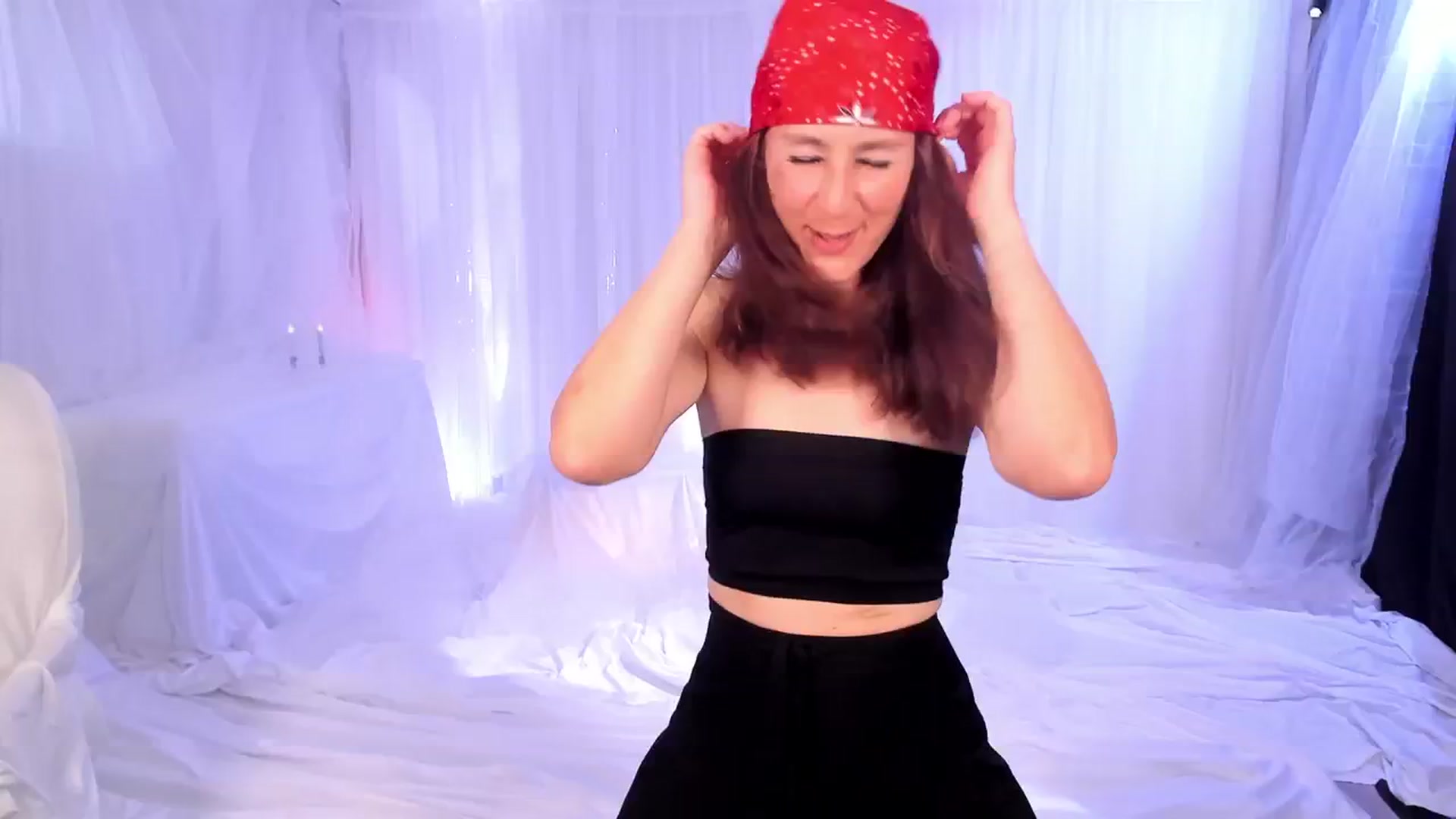 Gallery image thumbnail from Olivia's myfreecams stream on, 03/15/2024, 04:35 image 1 of 20