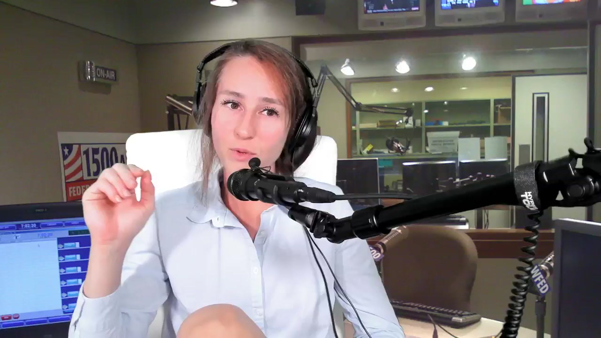 Gallery image thumbnail from Olivia's myfreecams stream on, 03/19/2024, 03:56 image 17 of 20