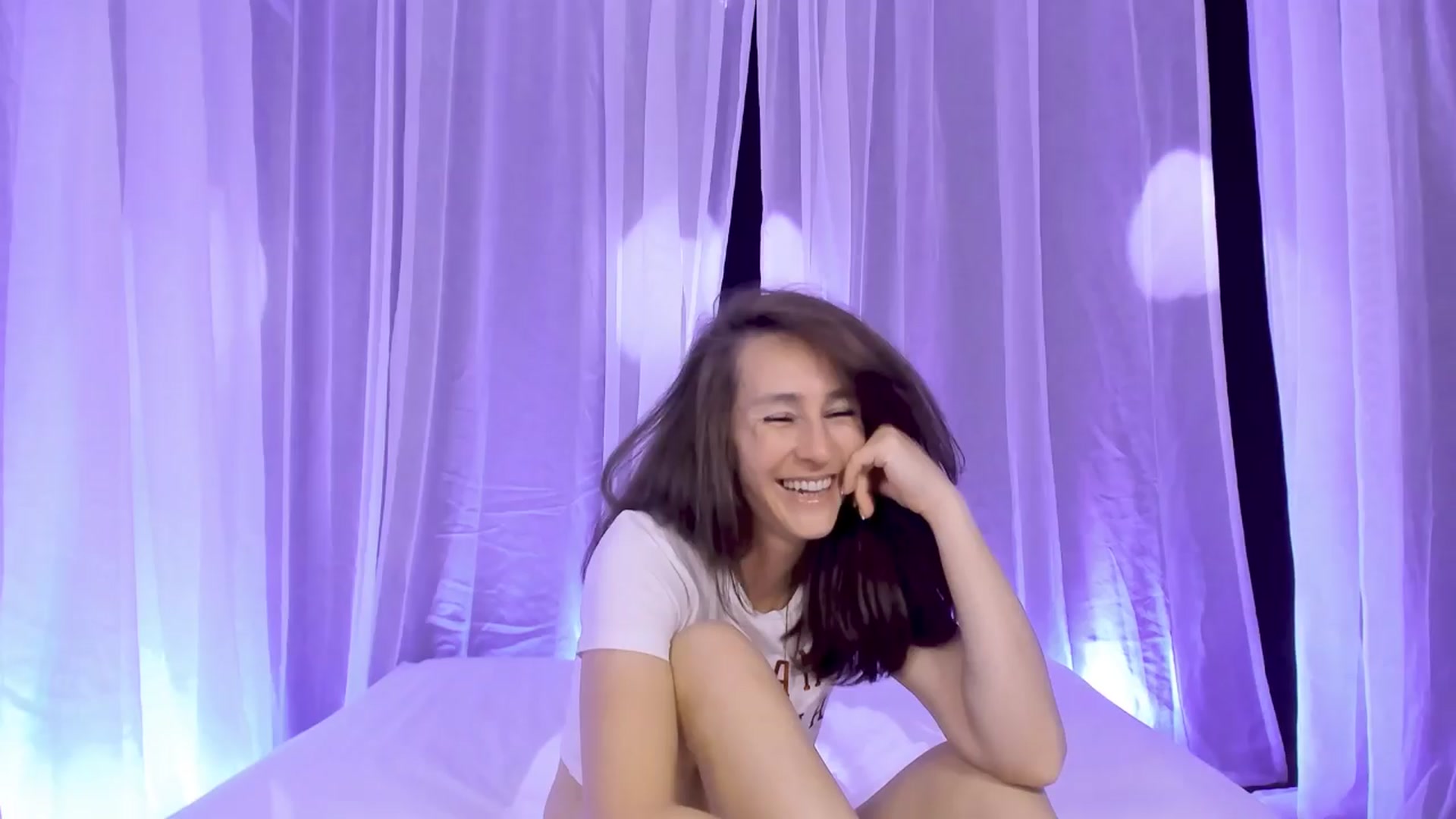 Gallery image thumbnail from Olivia's myfreecams stream on, 03/25/2024, 05:50 image 16 of 20
