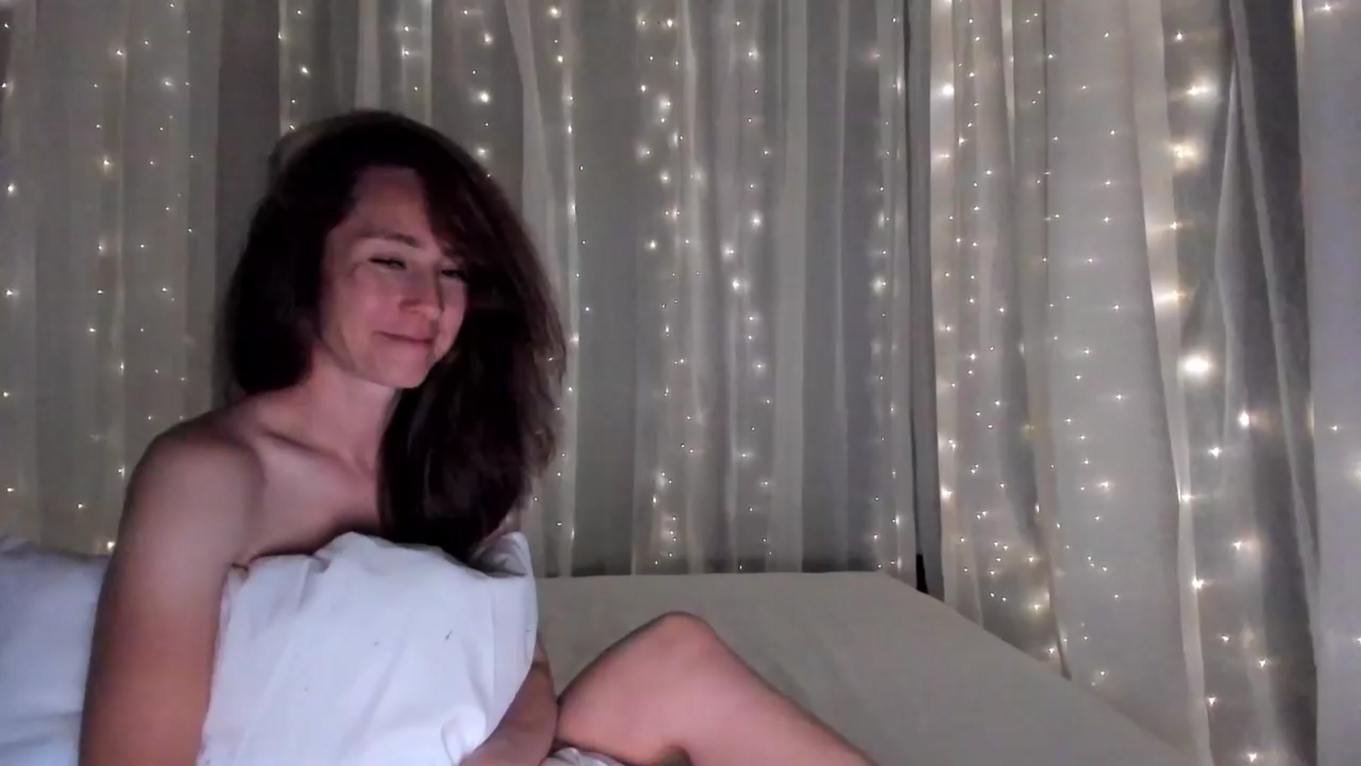 Gallery image thumbnail from Olivia's myfreecams stream on, 04/04/2024, 06:20 image 18 of 20