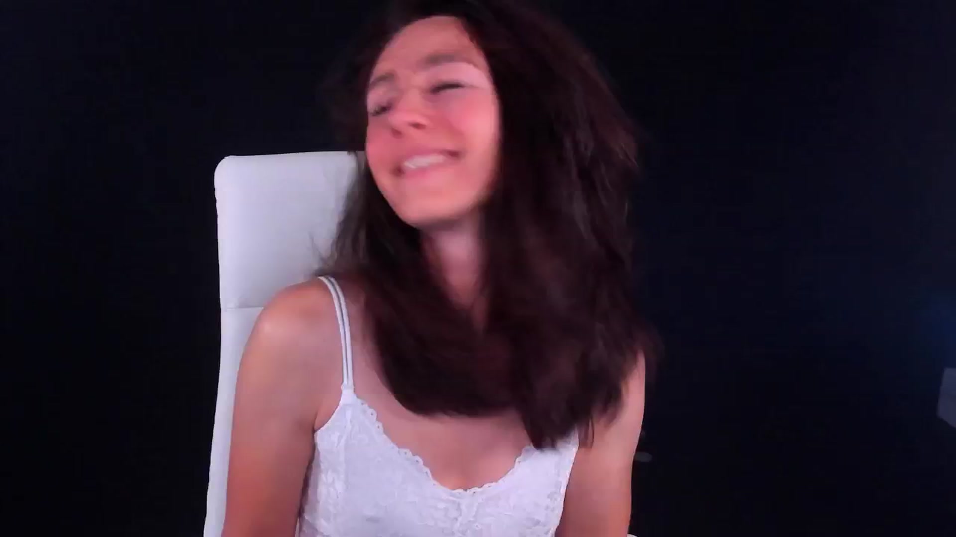 Gallery image thumbnail from Olivia's myfreecams stream on, 05/05/2024, 05:38 image 8 of 20