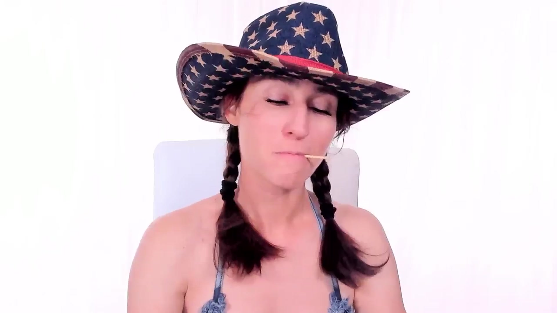 Gallery image thumbnail from Olivia's myfreecams stream on, 05/22/2024, 04:00 image 15 of 20