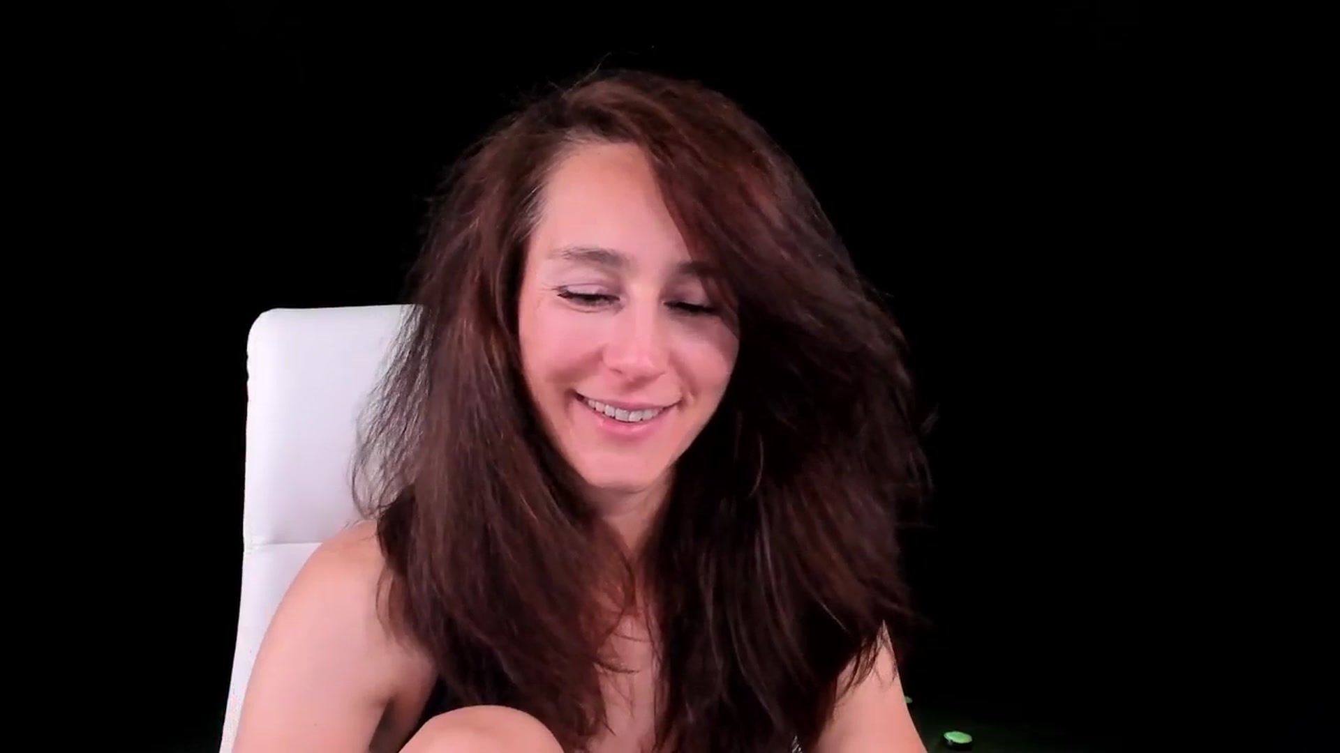 Gallery image thumbnail from Olivia's myfreecams stream on, 05/27/2024, 06:11 image 18 of 20