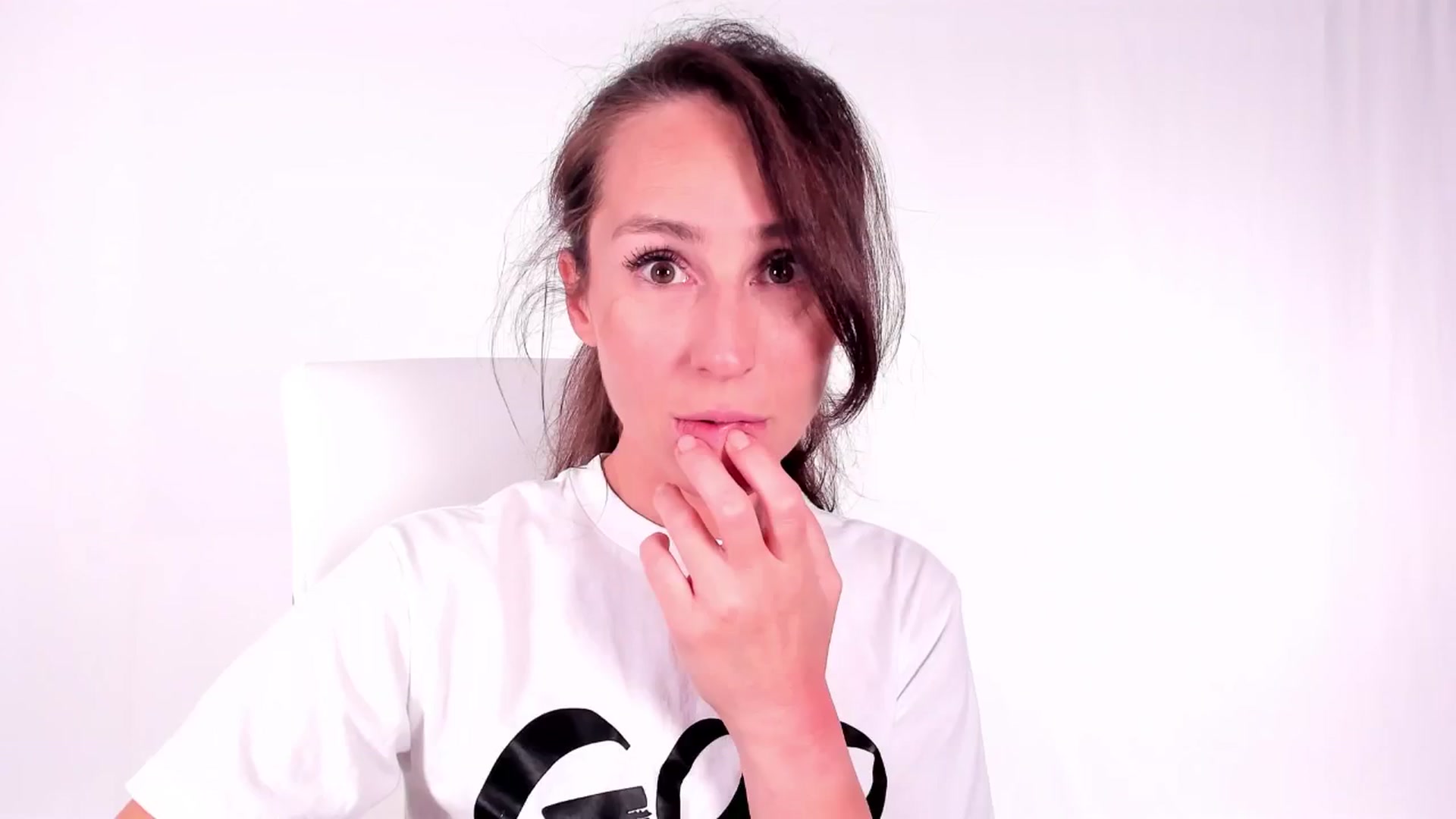 Gallery image thumbnail from Olivia's myfreecams stream on, 07/10/2024, 04:43 image 7 of 20