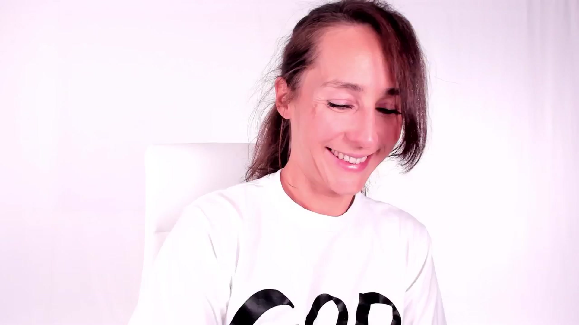 Gallery image thumbnail from Olivia's myfreecams stream on, 07/10/2024, 04:43 image 8 of 20