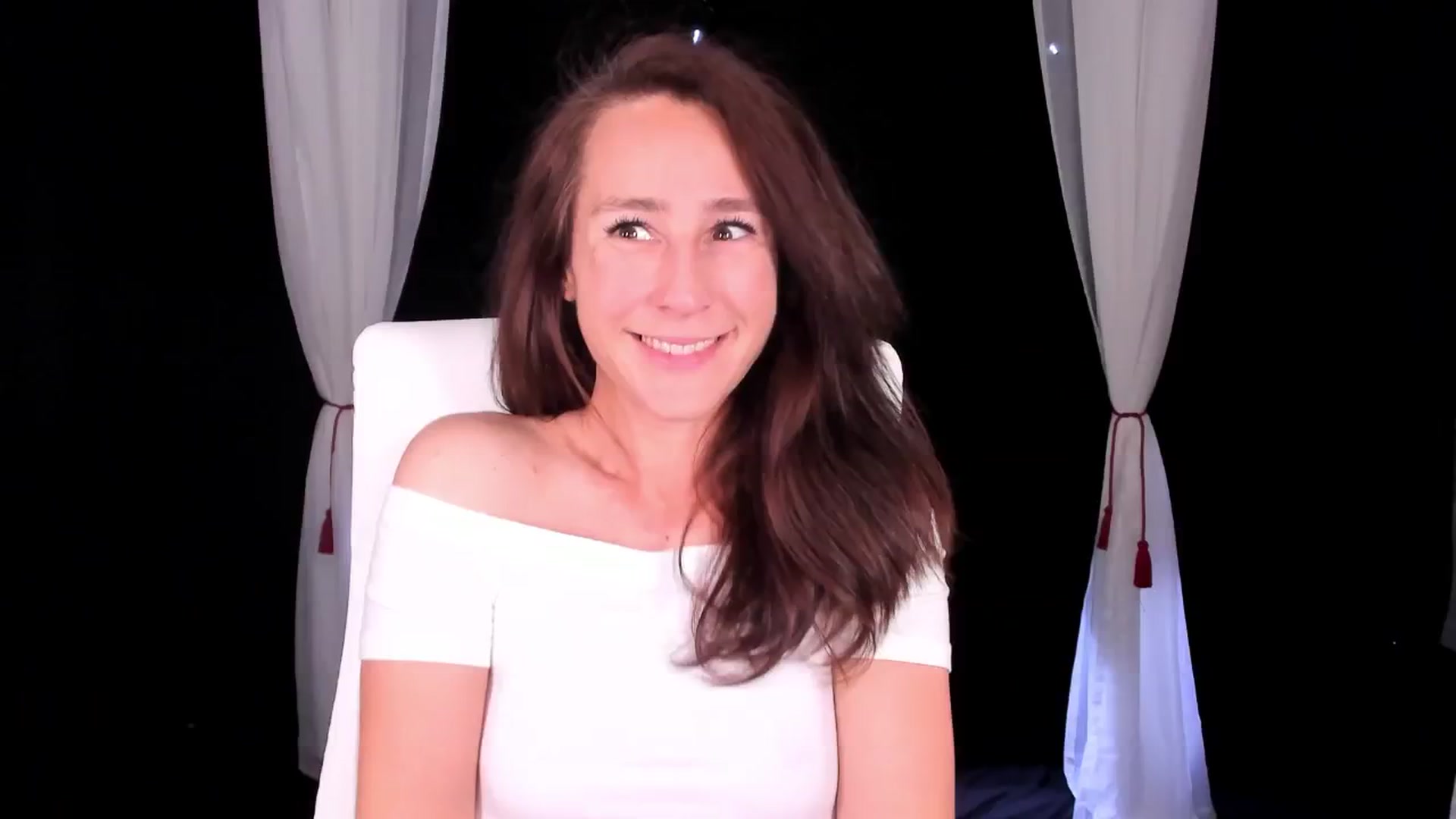 Gallery image thumbnail from Olivia's myfreecams stream on, 07/12/2024, 05:16 image 3 of 20