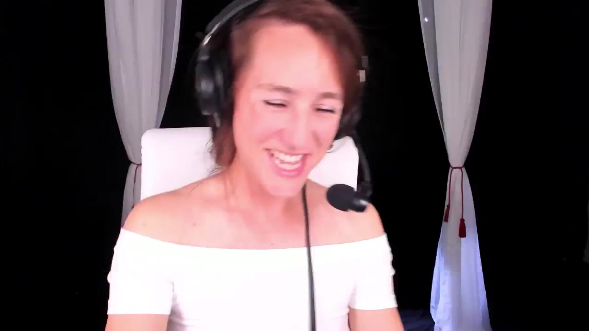 Gallery image thumbnail from Olivia's myfreecams stream on, 07/12/2024, 05:16 image 6 of 20